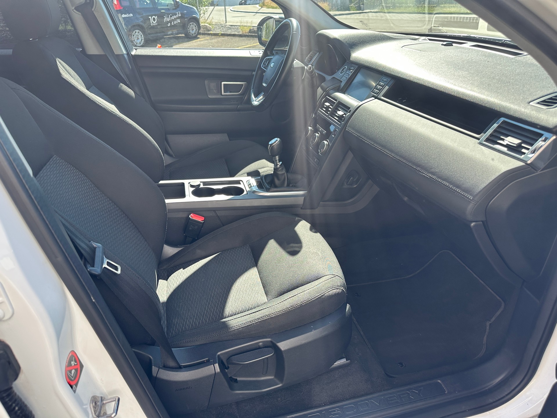 LAND ROVER Discovery Sport 2.0 eD4 HSE FWD-image-9