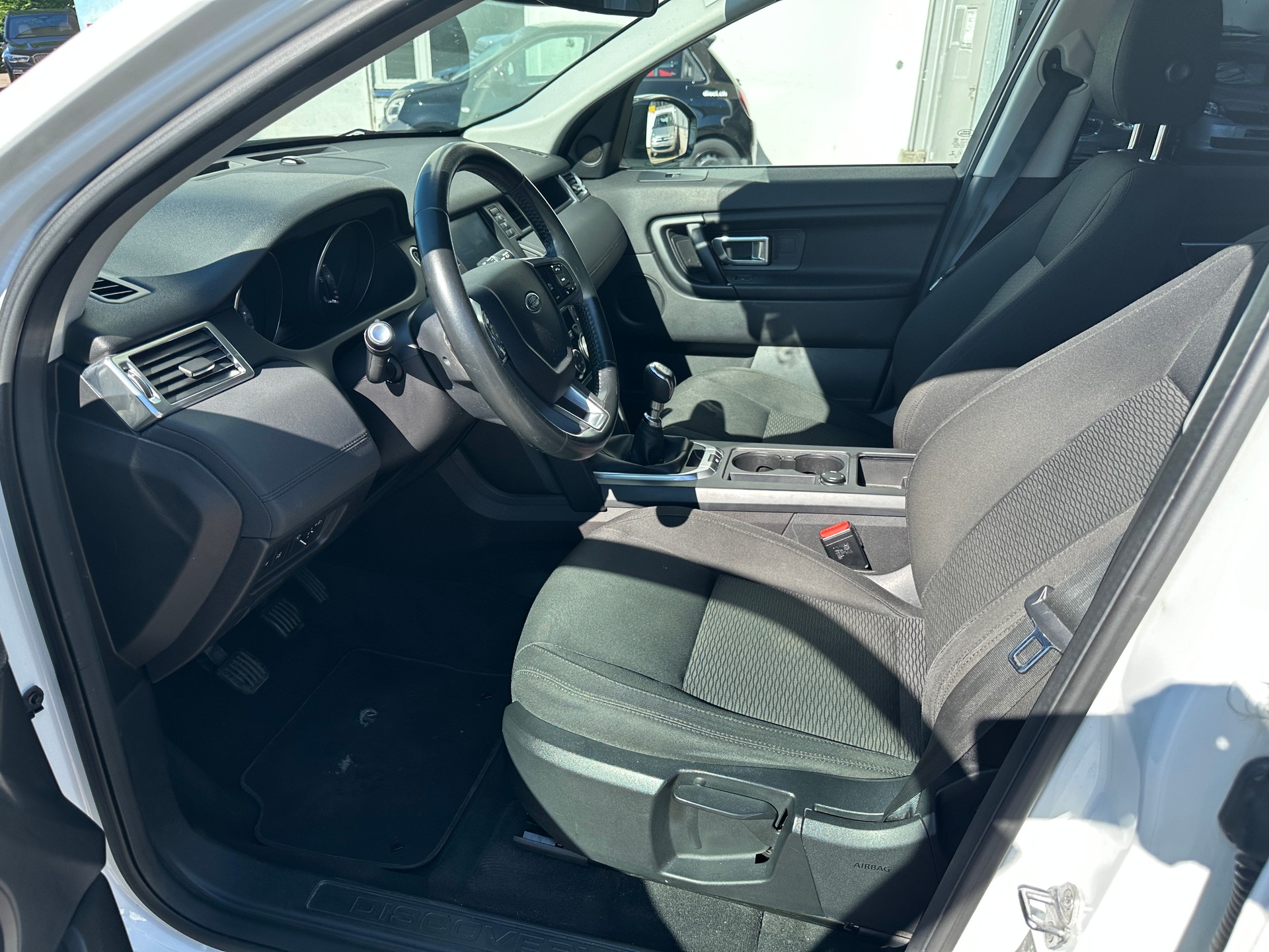 LAND ROVER Discovery Sport 2.0 eD4 HSE FWD-image-8