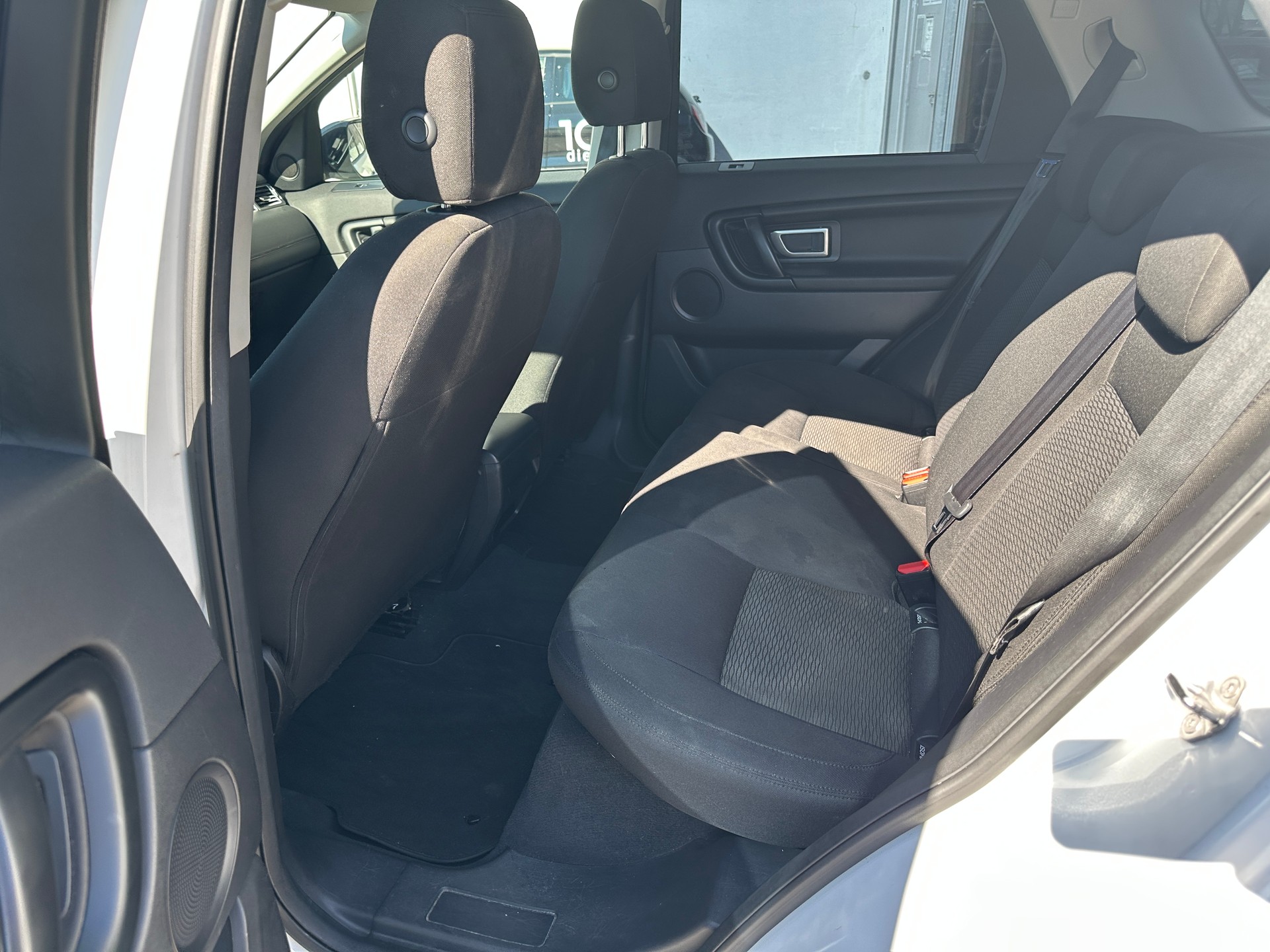 LAND ROVER Discovery Sport 2.0 eD4 HSE FWD-image-6