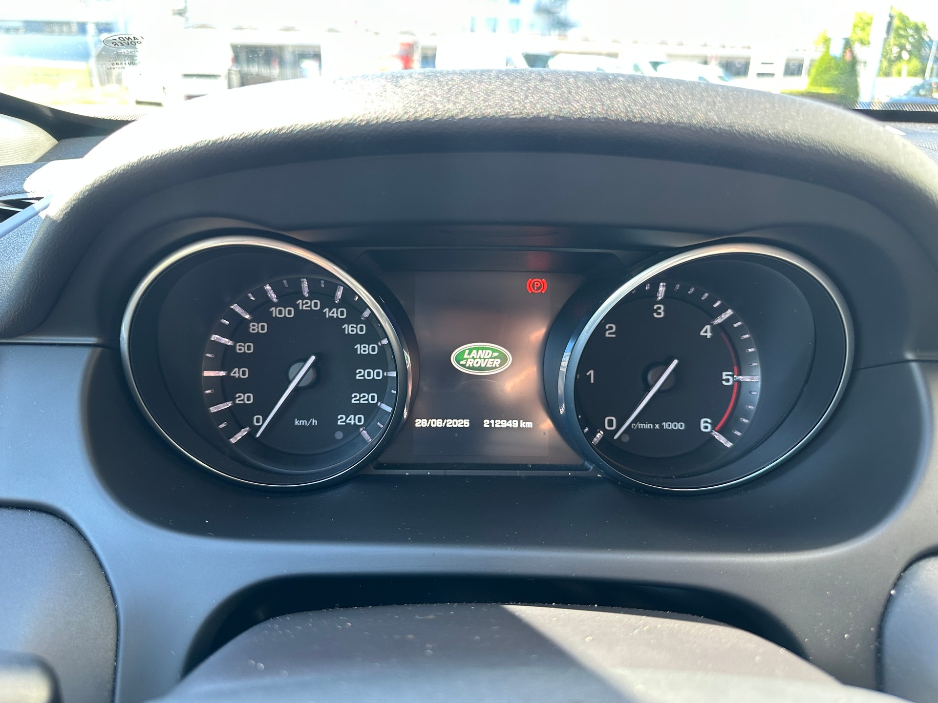 LAND ROVER Discovery Sport 2.0 eD4 HSE FWD-image-10
