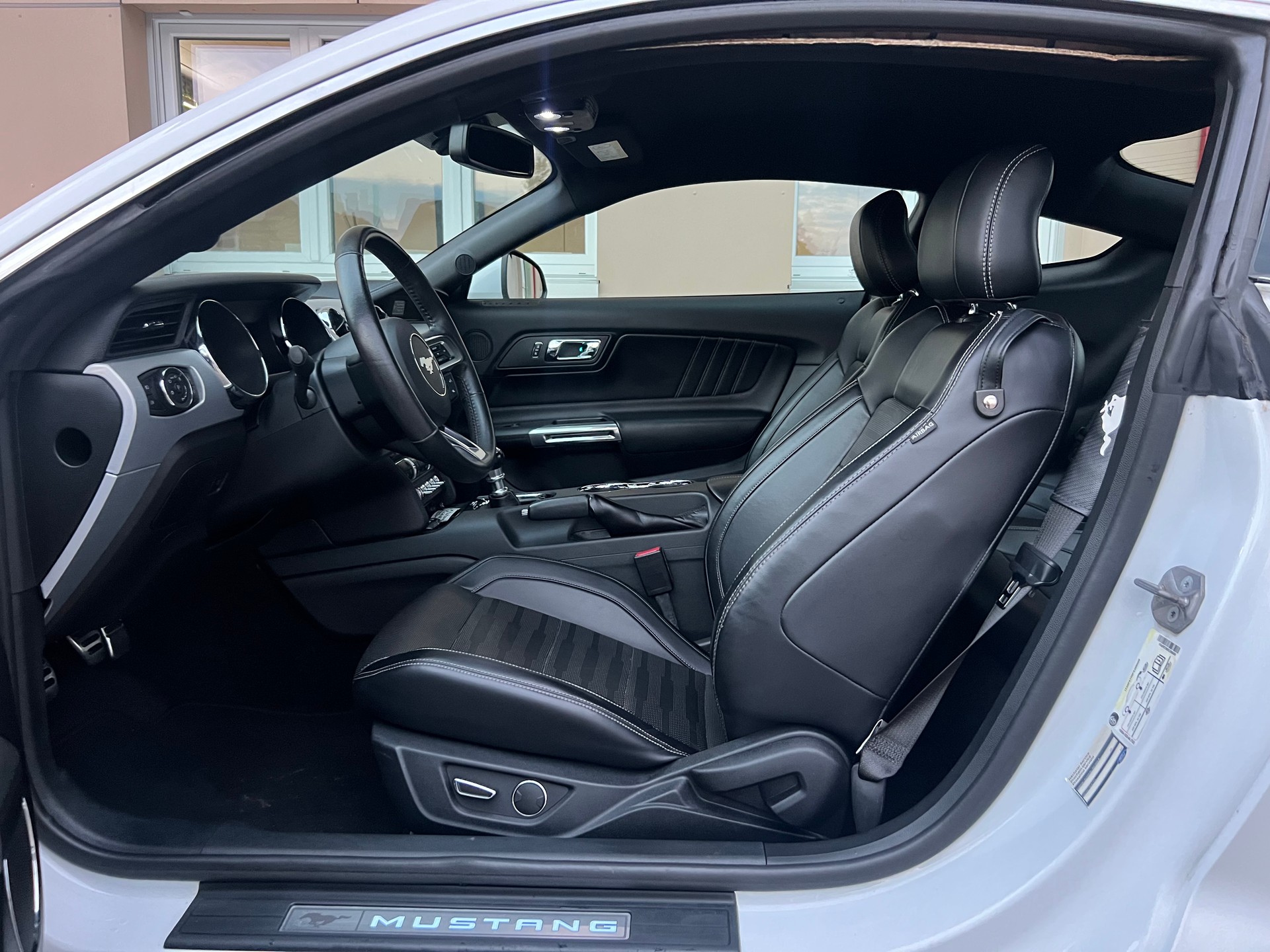 FORD Mustang Fastback 2.3-image-10