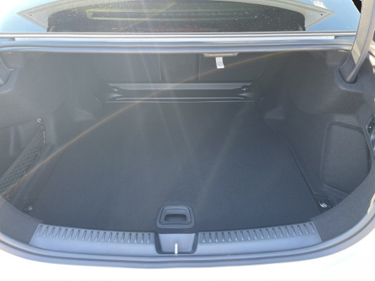 MERCEDES-BENZ E 220 d 4Matic-image-12