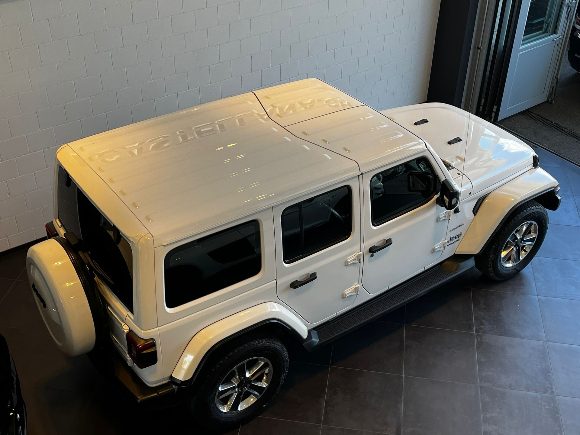 JEEP Sahara-image-8