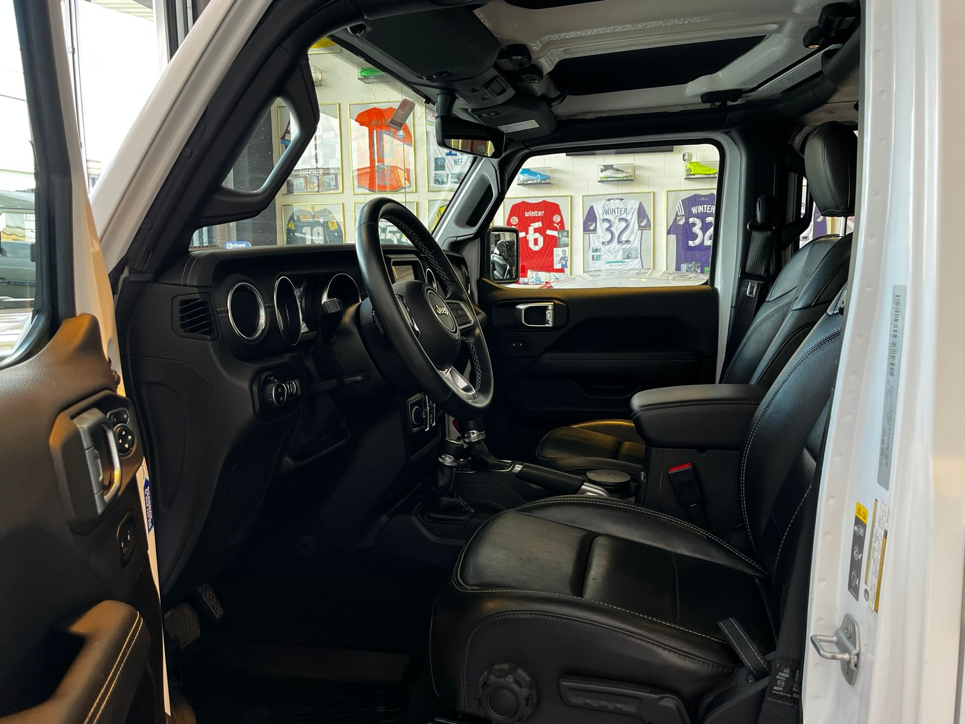 JEEP Sahara-image-11