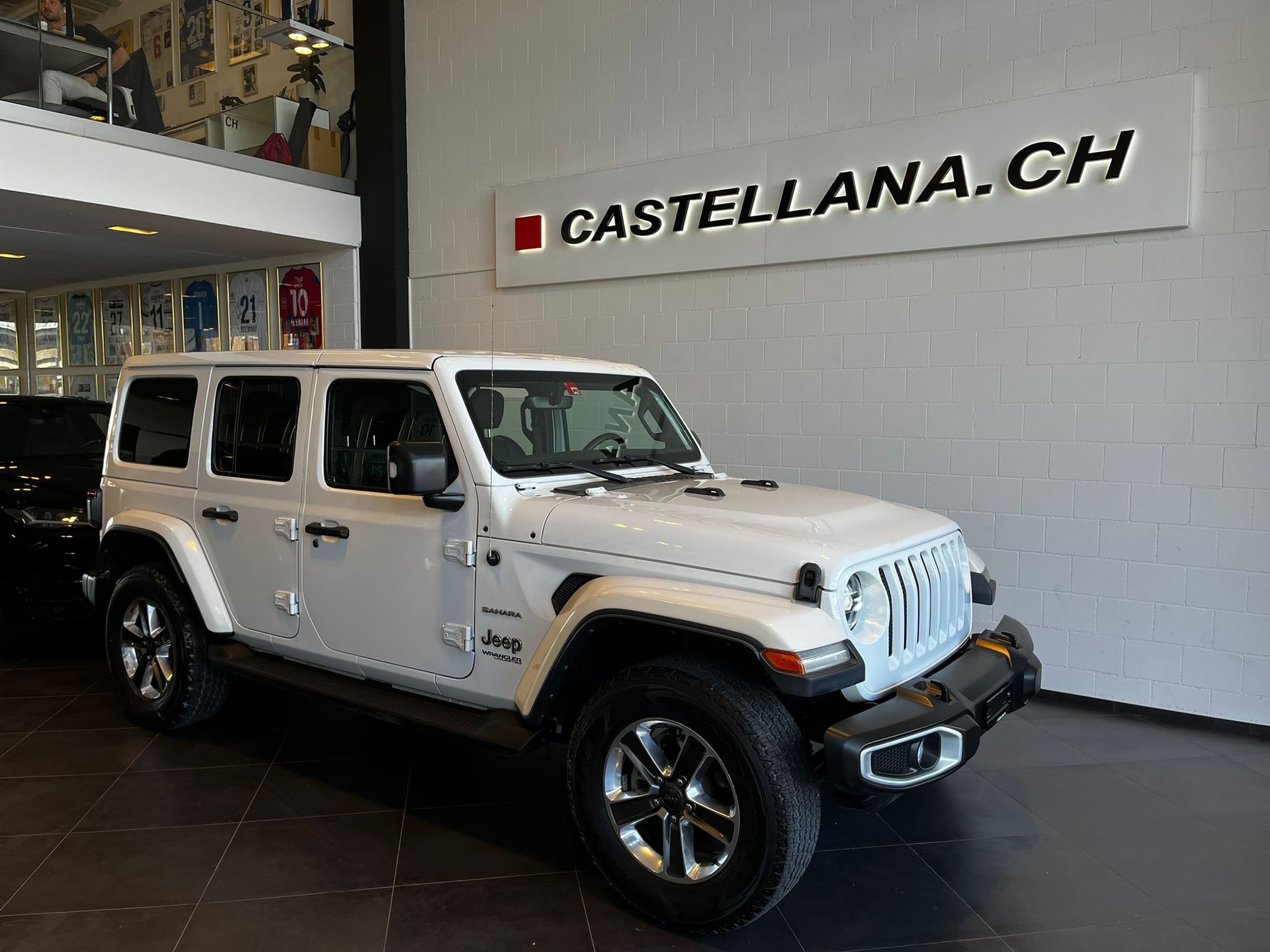 JEEP Sahara-image-0