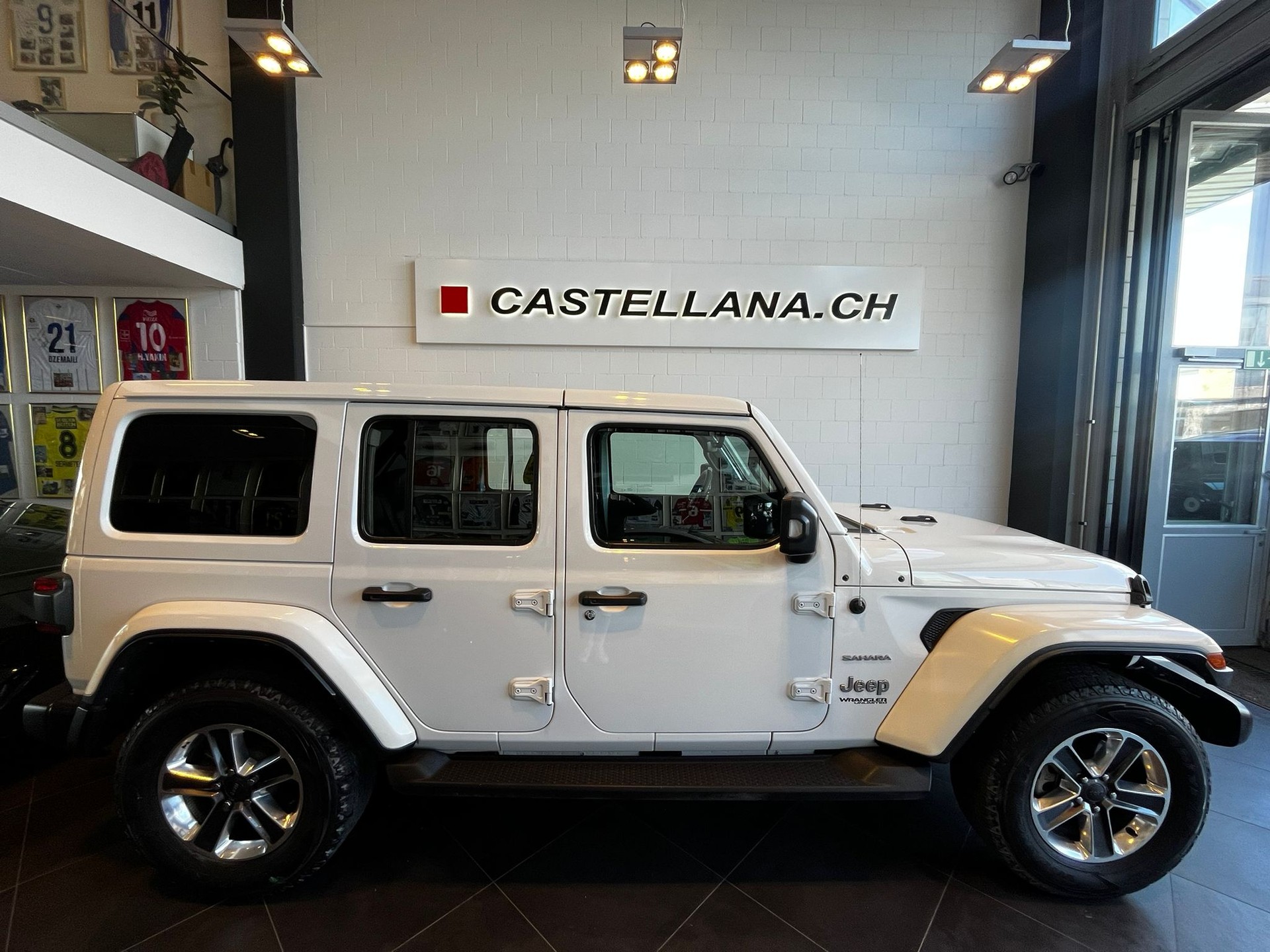 JEEP Sahara-image-4