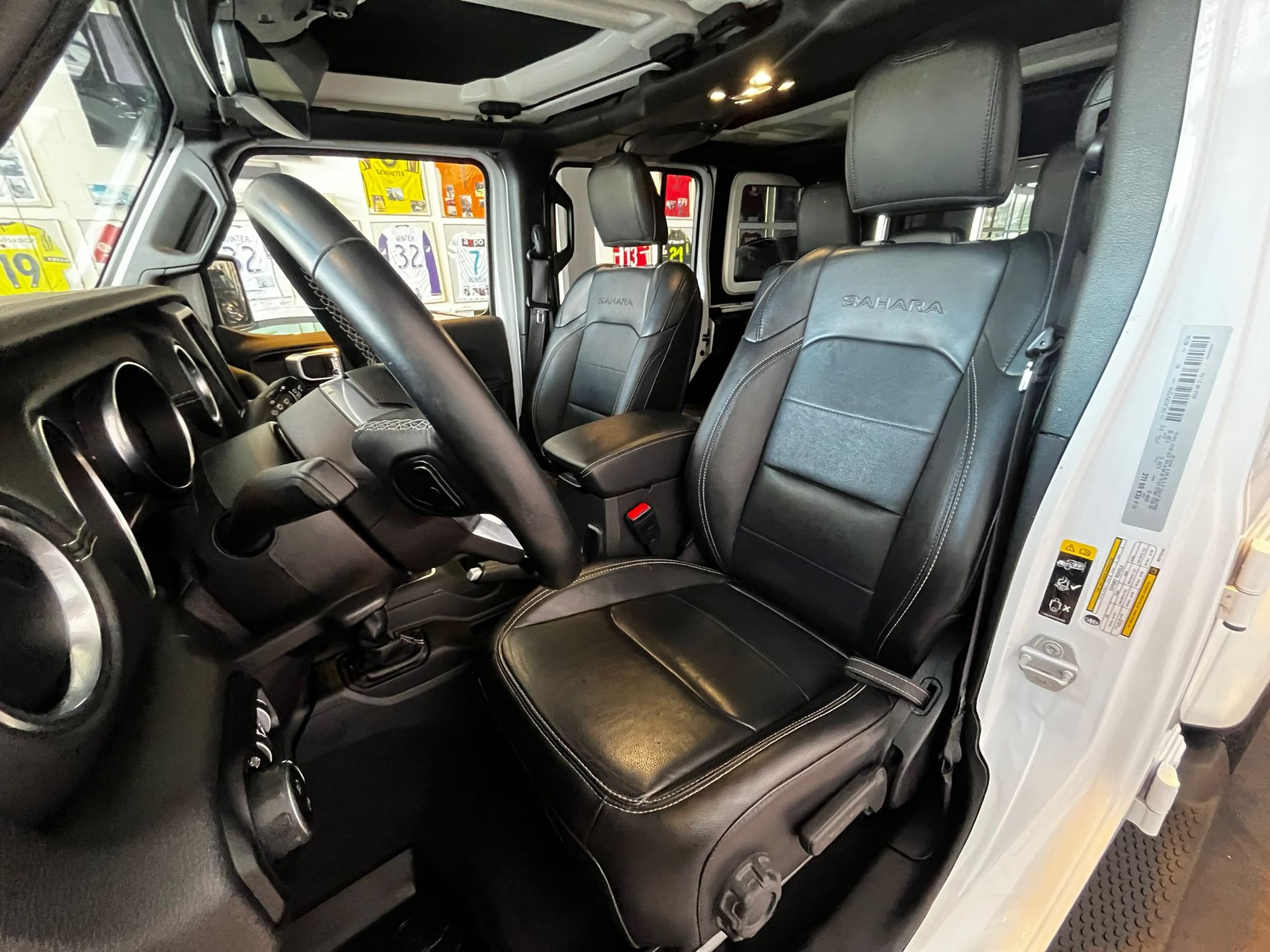 JEEP Sahara-image-12