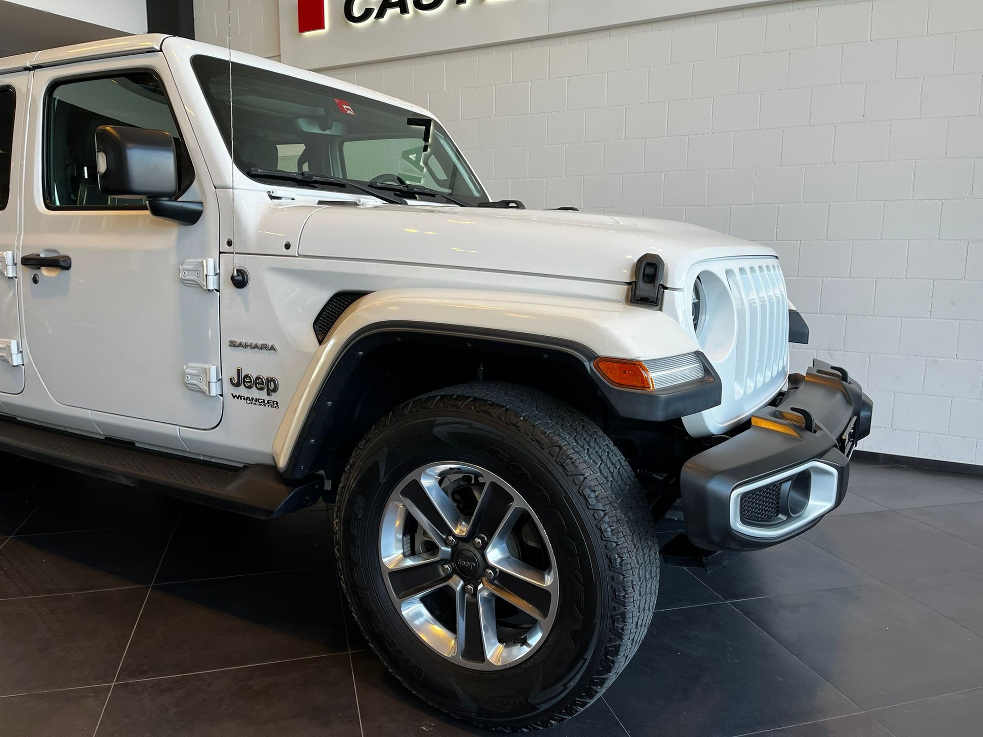 JEEP Sahara-image-1