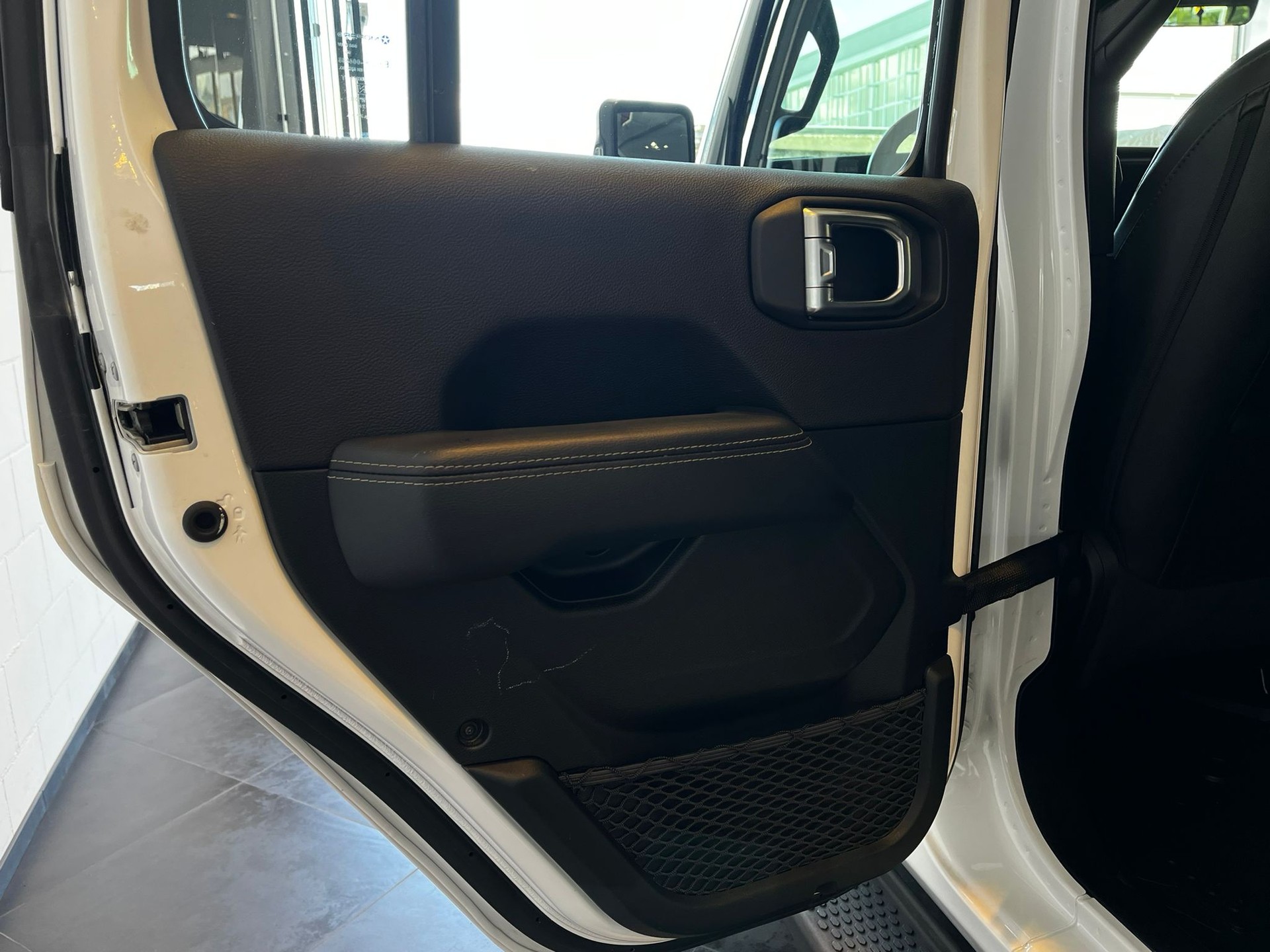 JEEP Sahara-image-21
