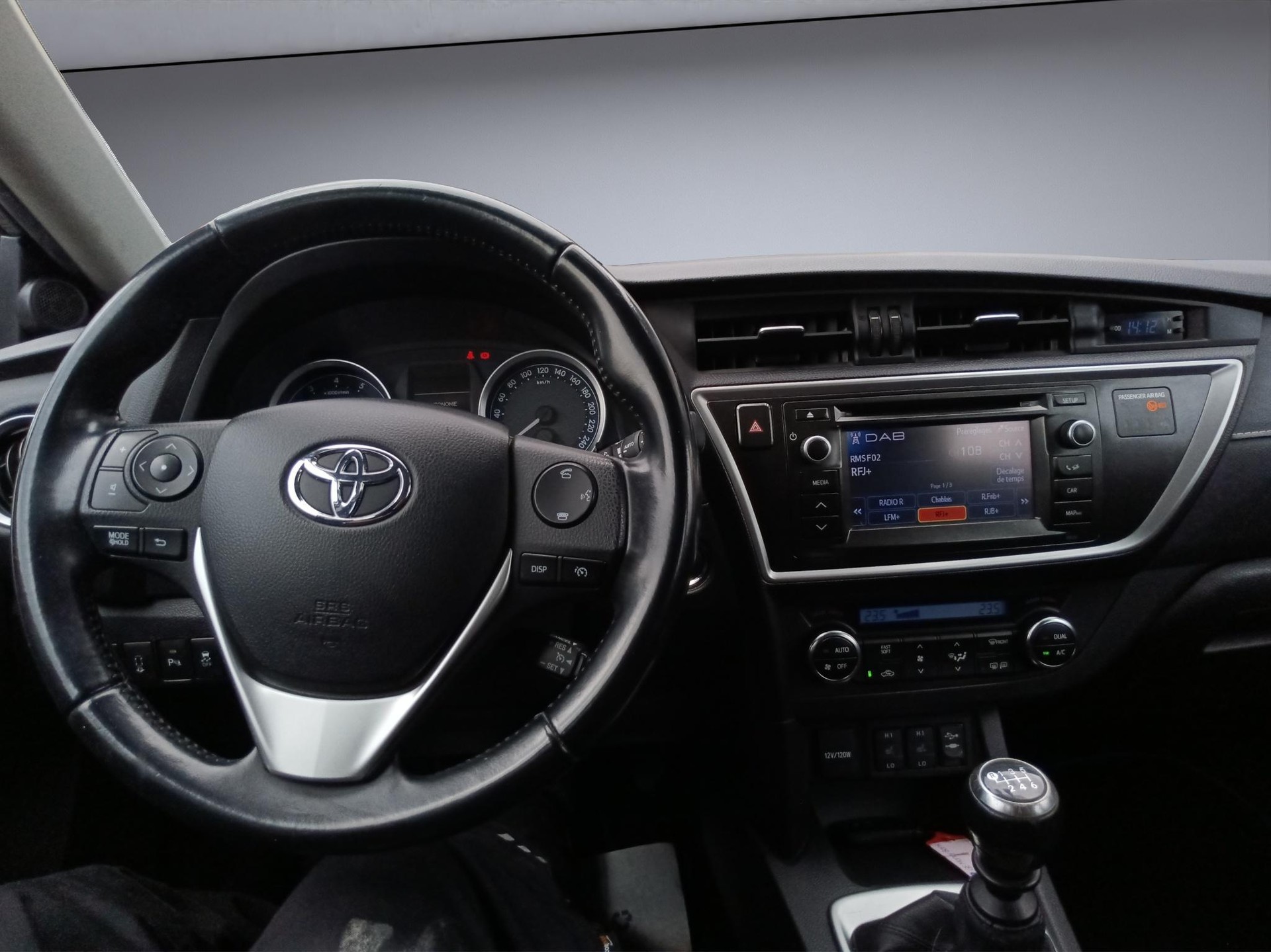 TOYOTA Auris Touring Sports 1.6 Sol-image-10