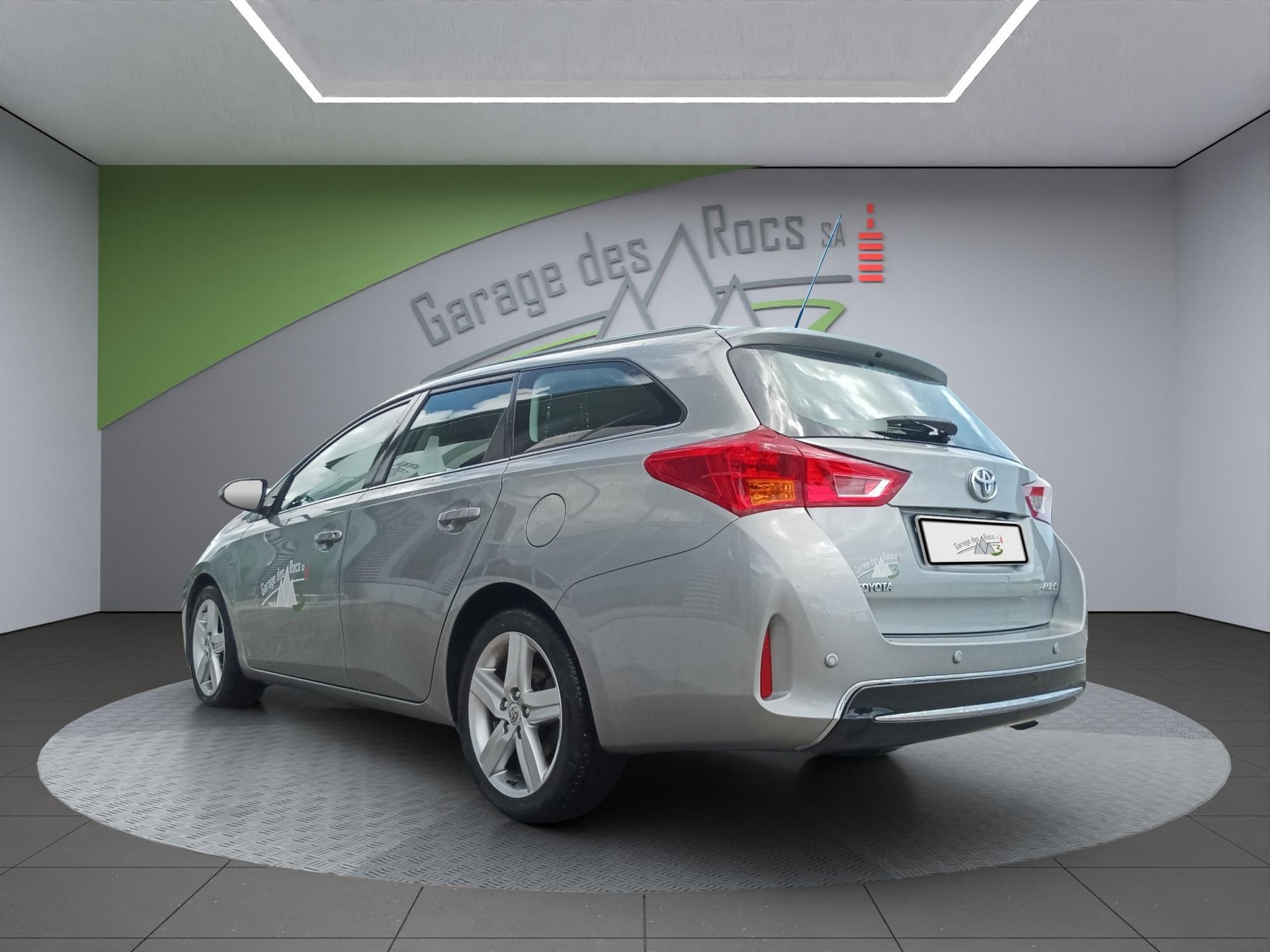 TOYOTA Auris Touring Sports 1.6 Sol-image-3