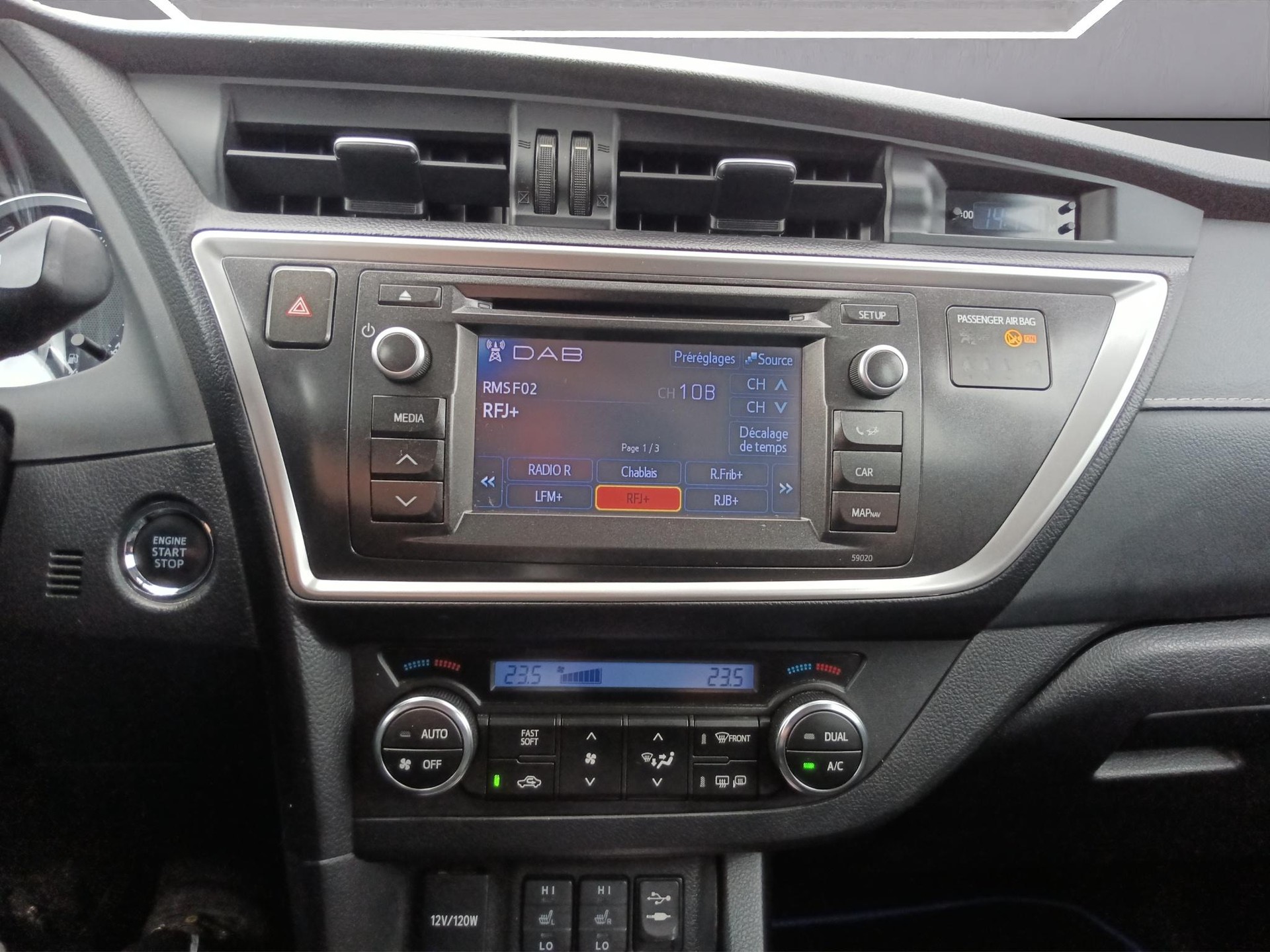 TOYOTA Auris Touring Sports 1.6 Sol-image-12