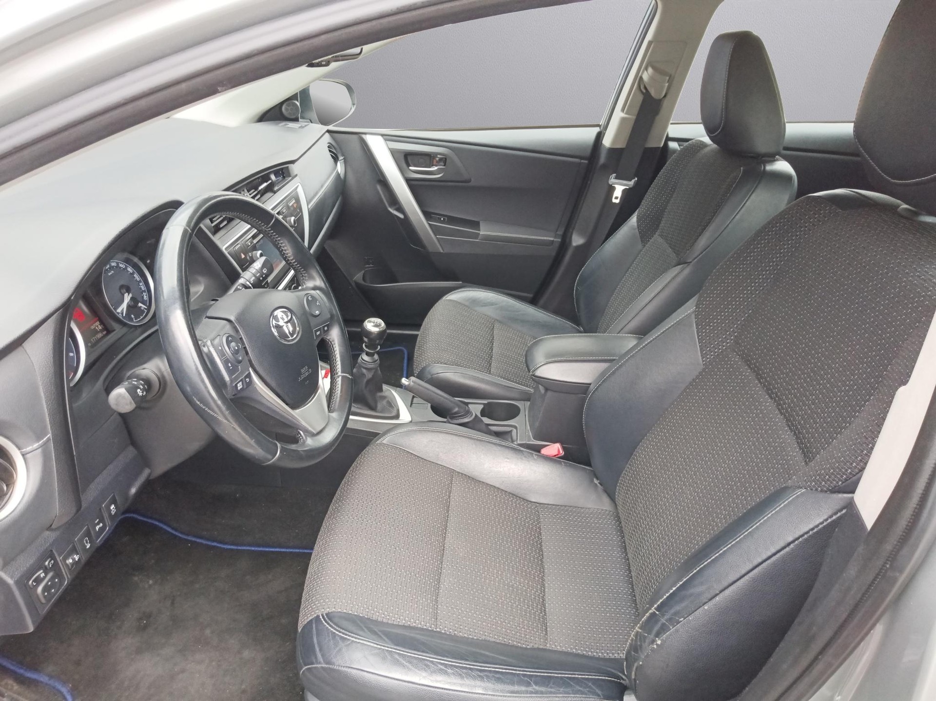 TOYOTA Auris Touring Sports 1.6 Sol-image-14