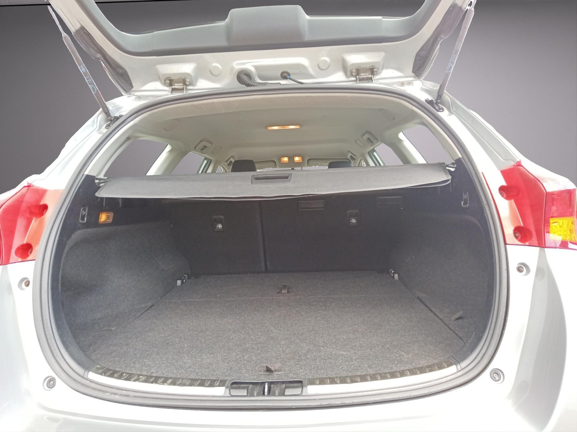 TOYOTA Auris Touring Sports 1.6 Sol-image-15