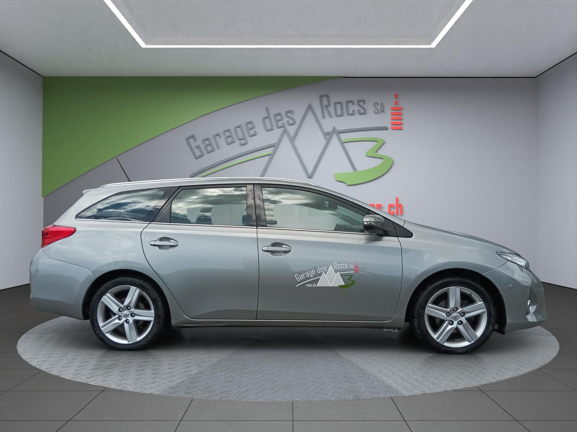 TOYOTA Auris Touring Sports 1.6 Sol-image-6
