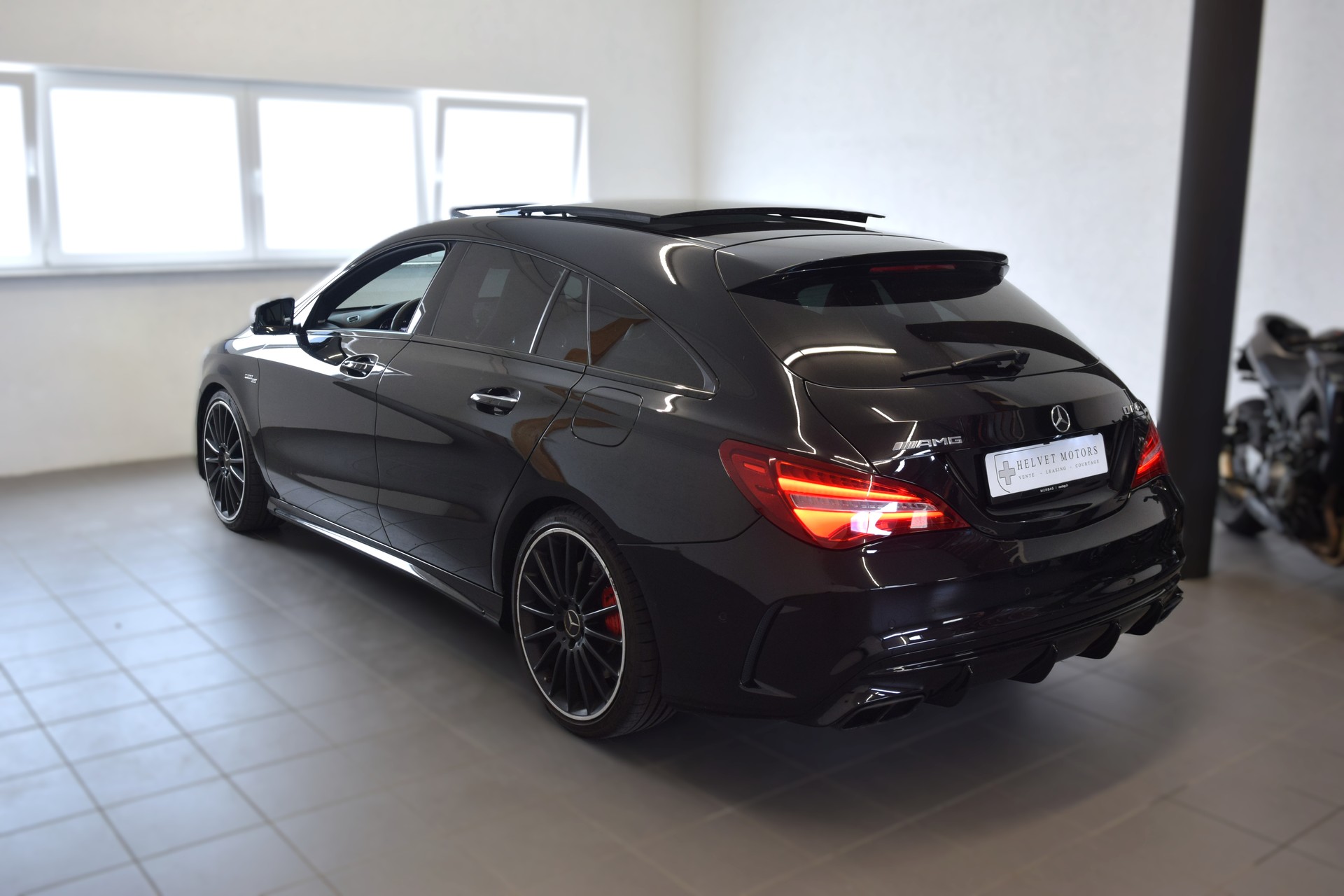 MERCEDES-BENZ CLA Shooting Brake 45 AMG 4Matic Speedshift-image-6