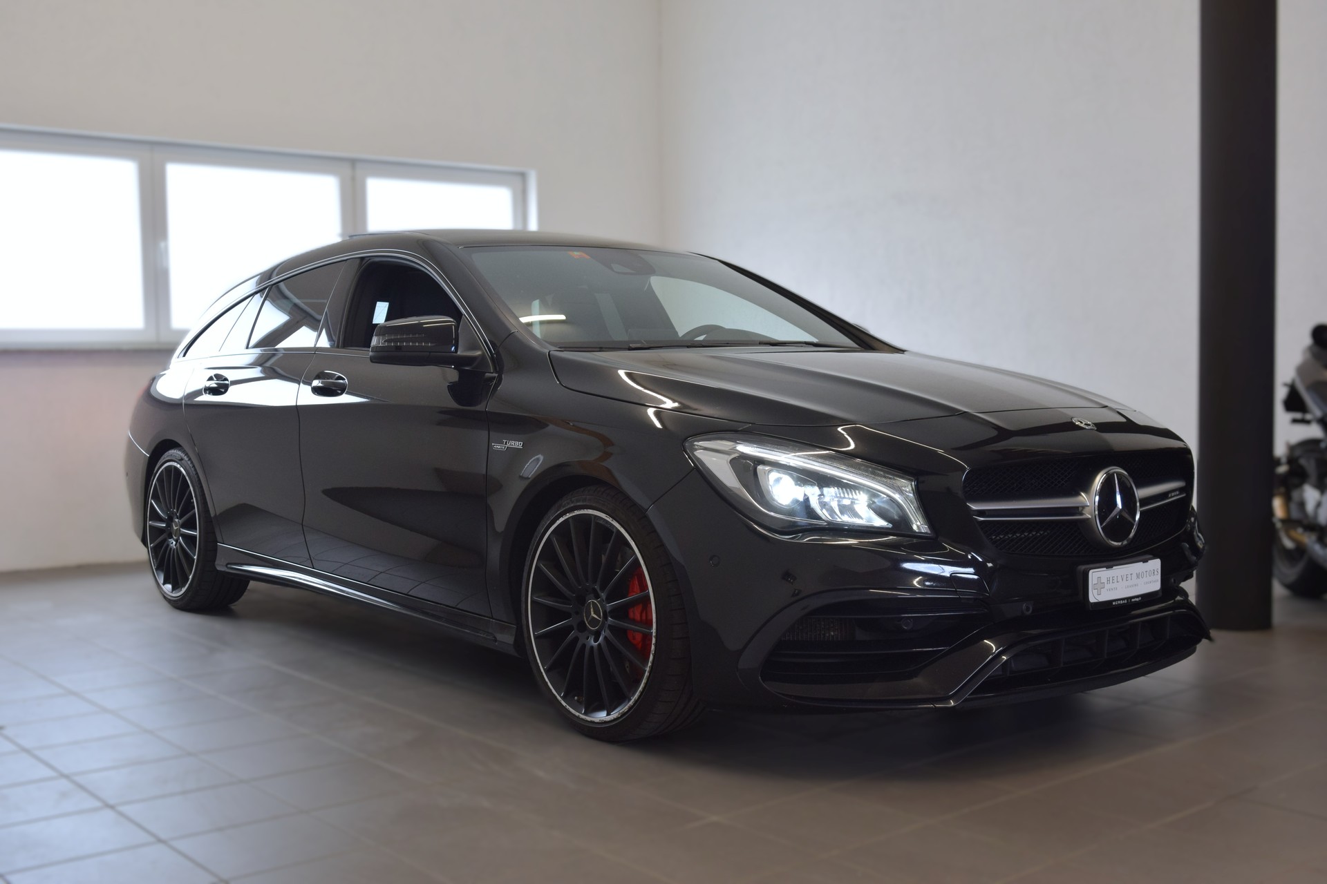MERCEDES-BENZ CLA Shooting Brake 45 AMG 4Matic Speedshift-image-2