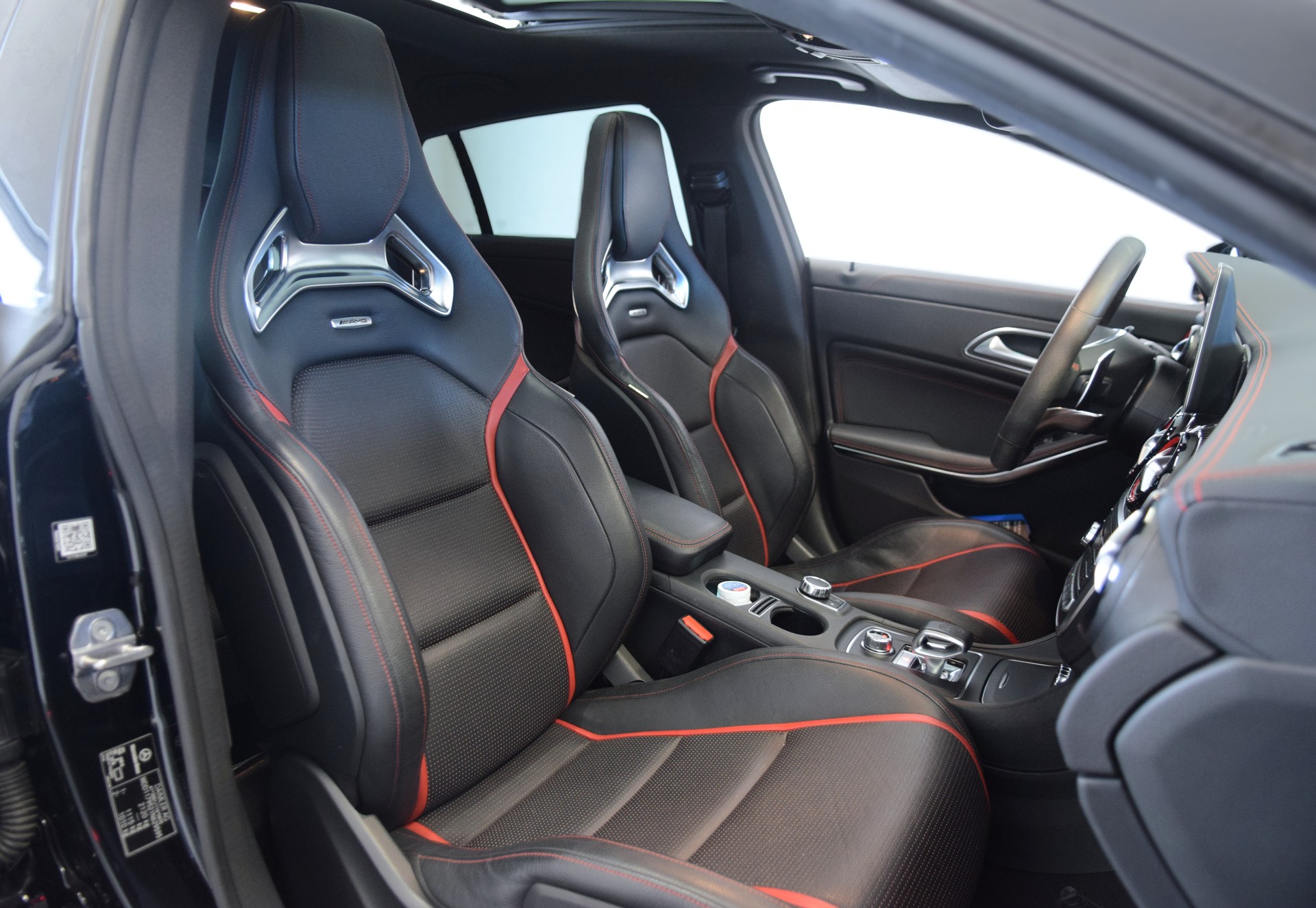 MERCEDES-BENZ CLA Shooting Brake 45 AMG 4Matic Speedshift-image-8