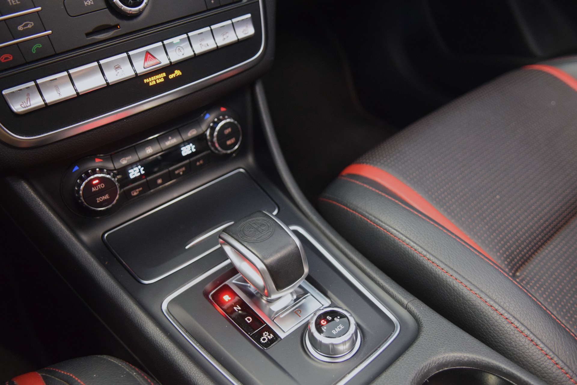 MERCEDES-BENZ CLA Shooting Brake 45 AMG 4Matic Speedshift-image-12