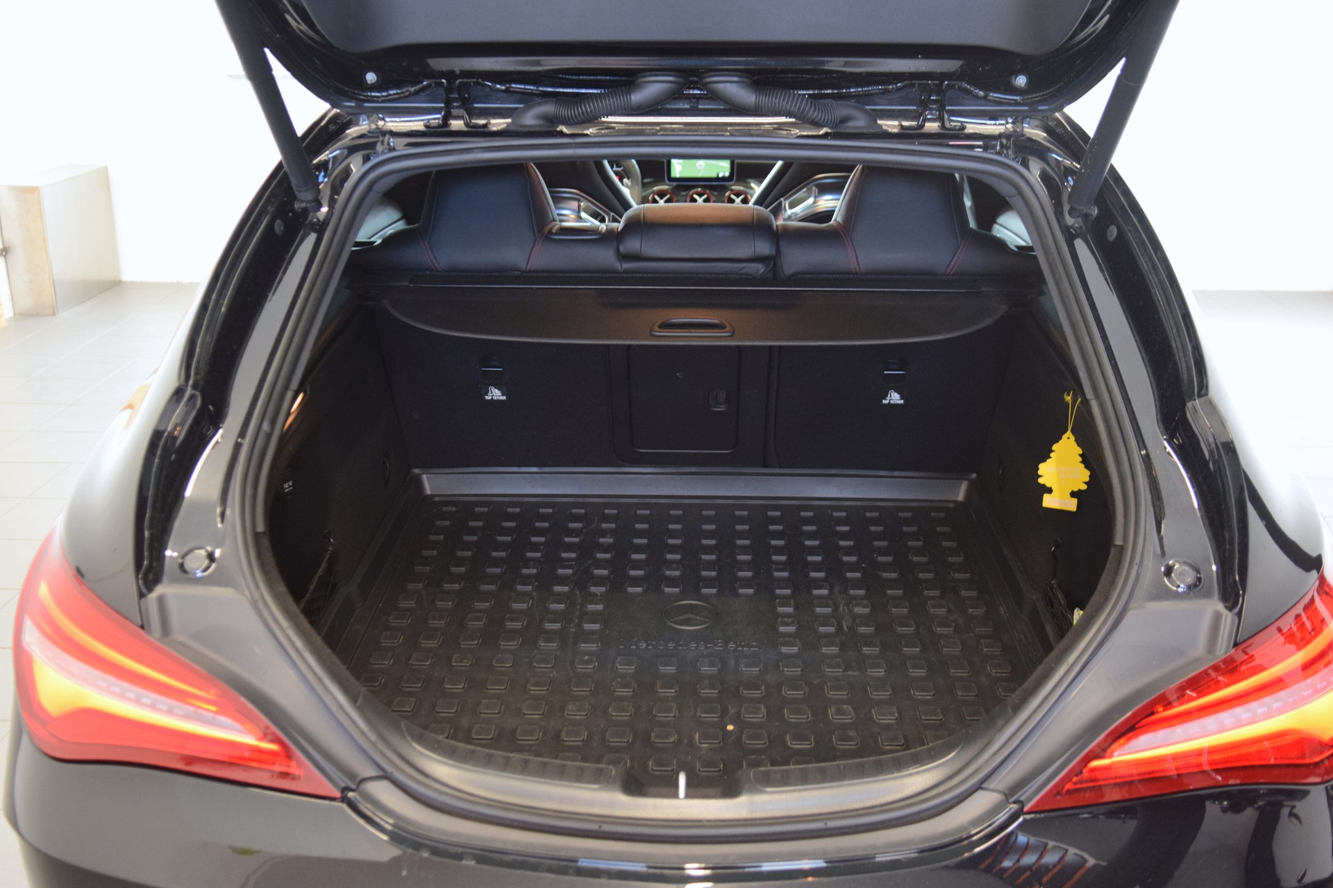 MERCEDES-BENZ CLA Shooting Brake 45 AMG 4Matic Speedshift-image-5