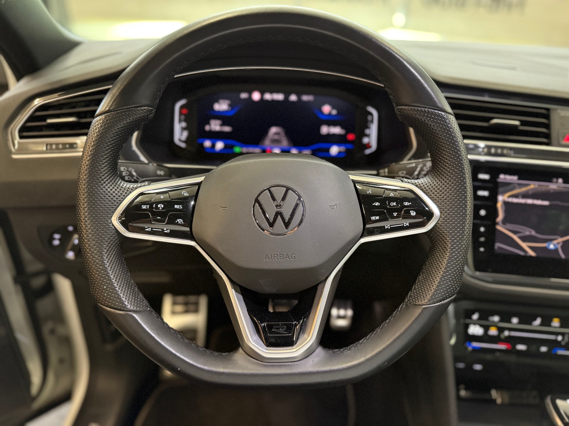 VW Tiguan 2.0 TDI SCR R-Line 4Motion DSG-image-19