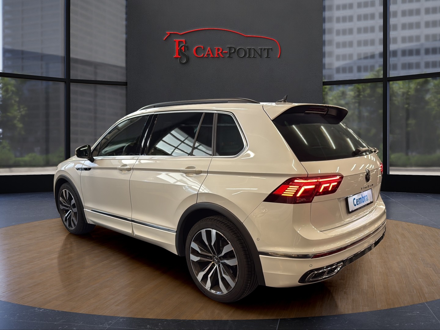 VW Tiguan 2.0 TDI SCR R-Line 4Motion DSG-image-2