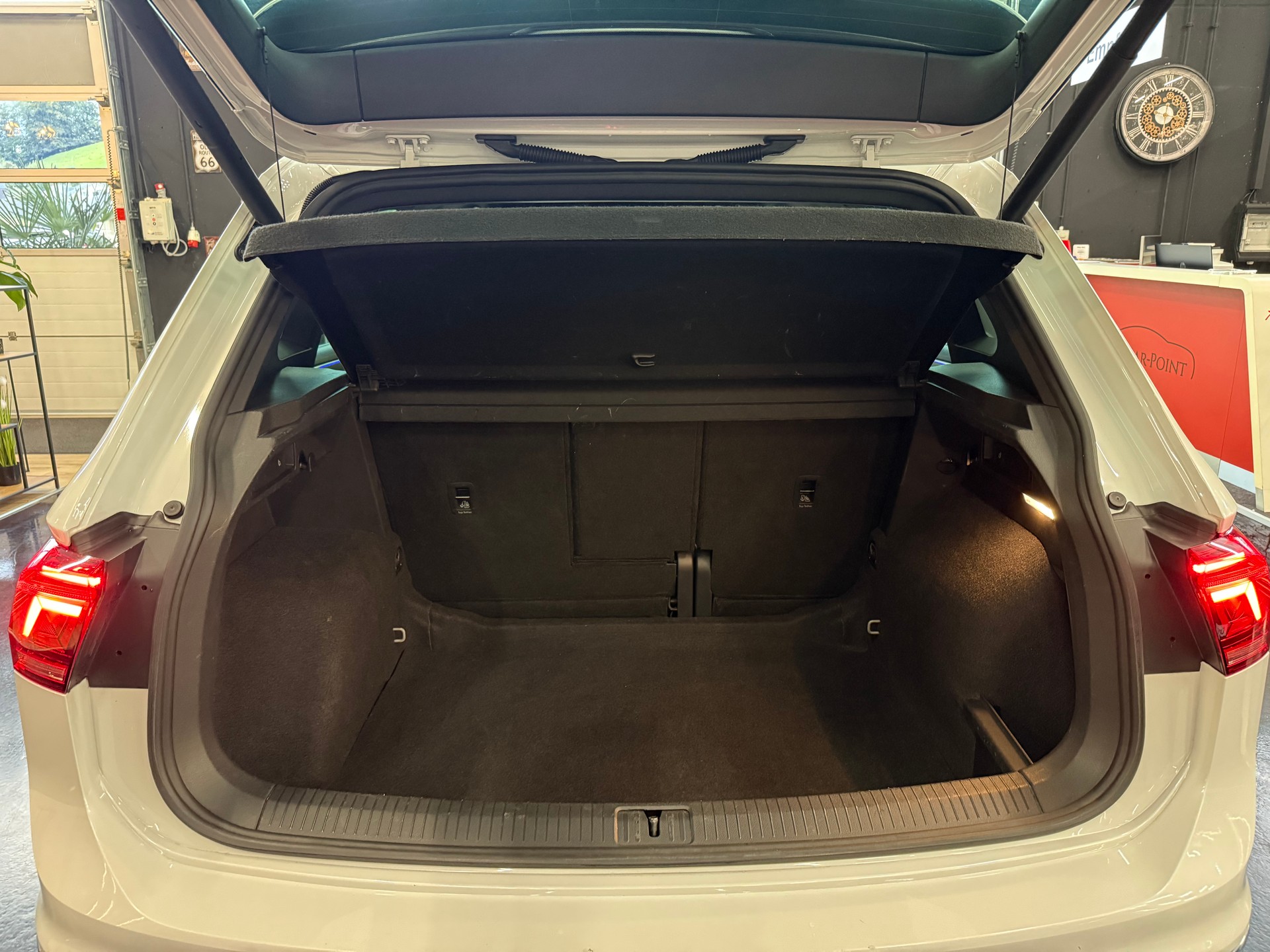 VW Tiguan 2.0 TDI SCR R-Line 4Motion DSG-image-22