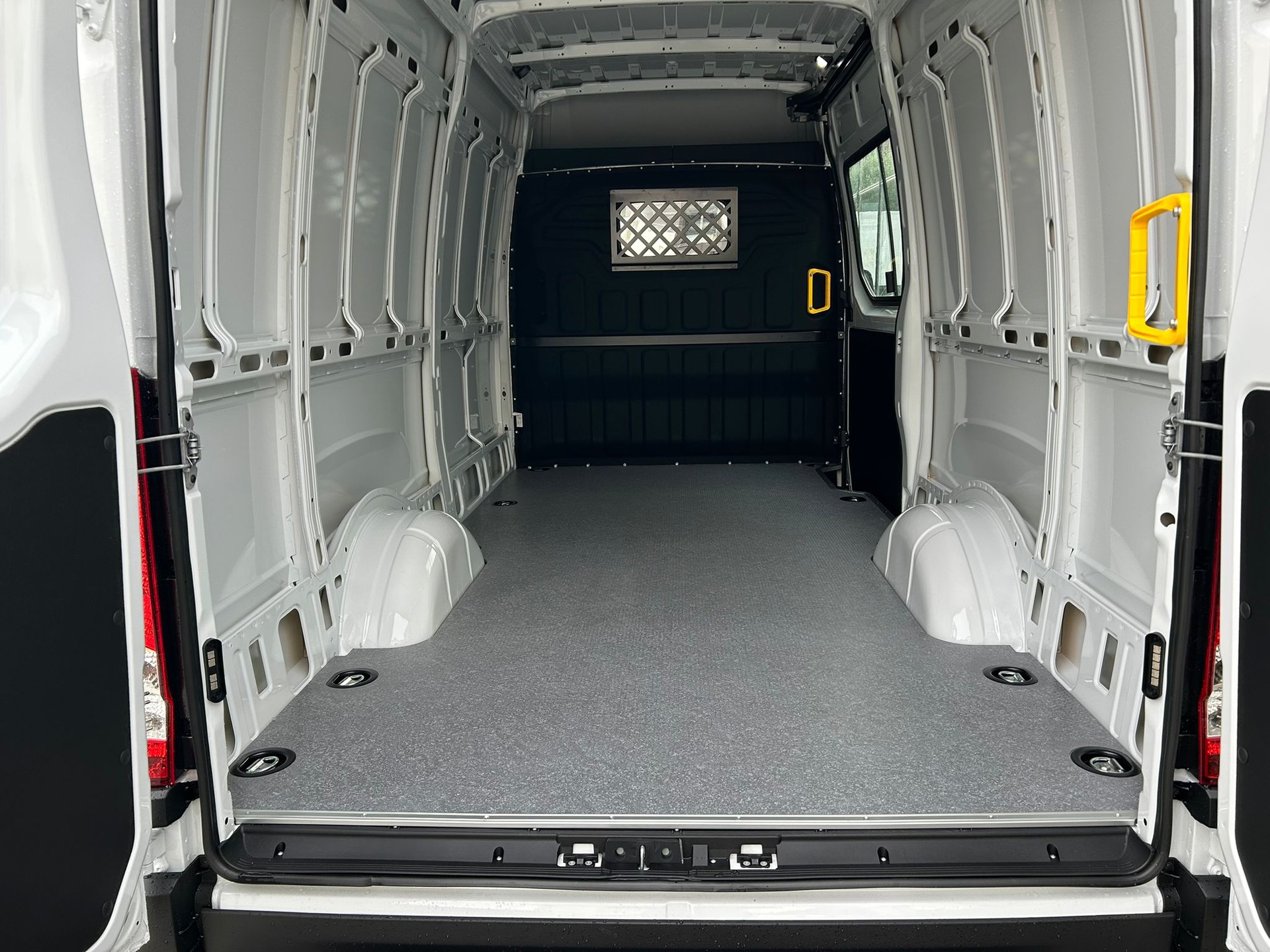 IVECO 35 S 16 A8 V 3520L H2-image-11