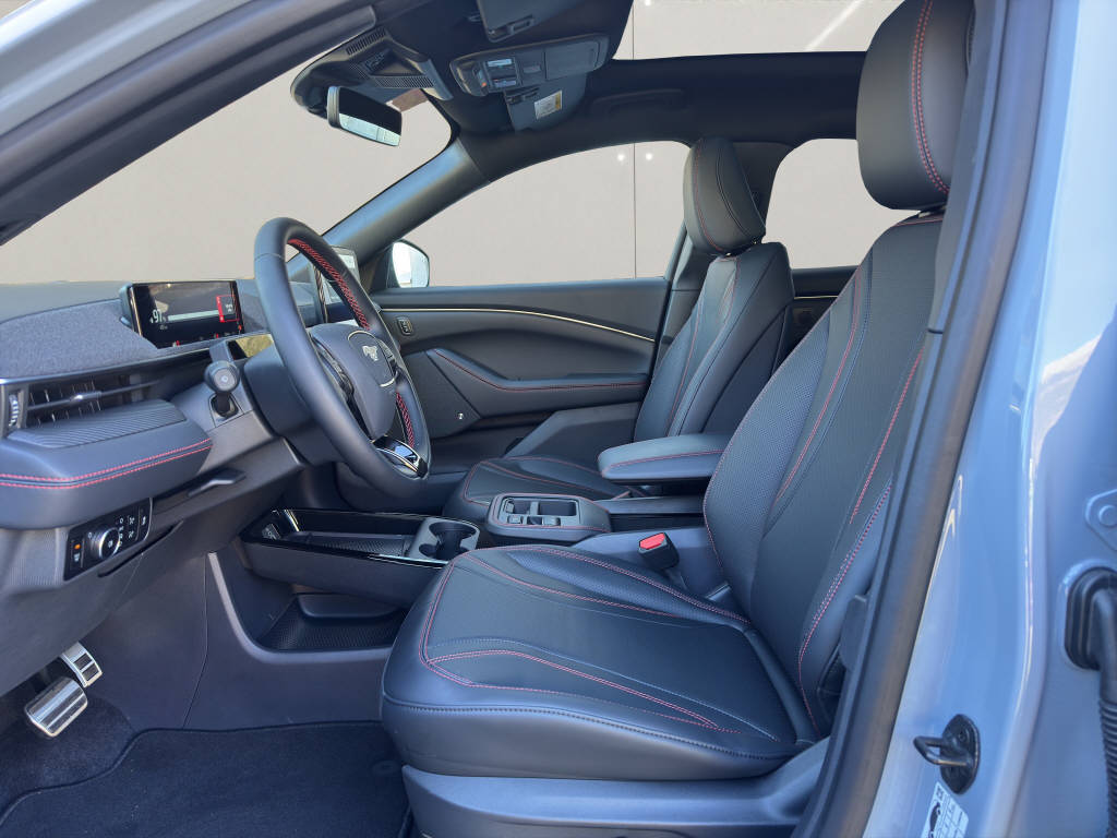 FORD Mustang Mach-E Premium AWD Extd Range 0.99% Leasing-image-17