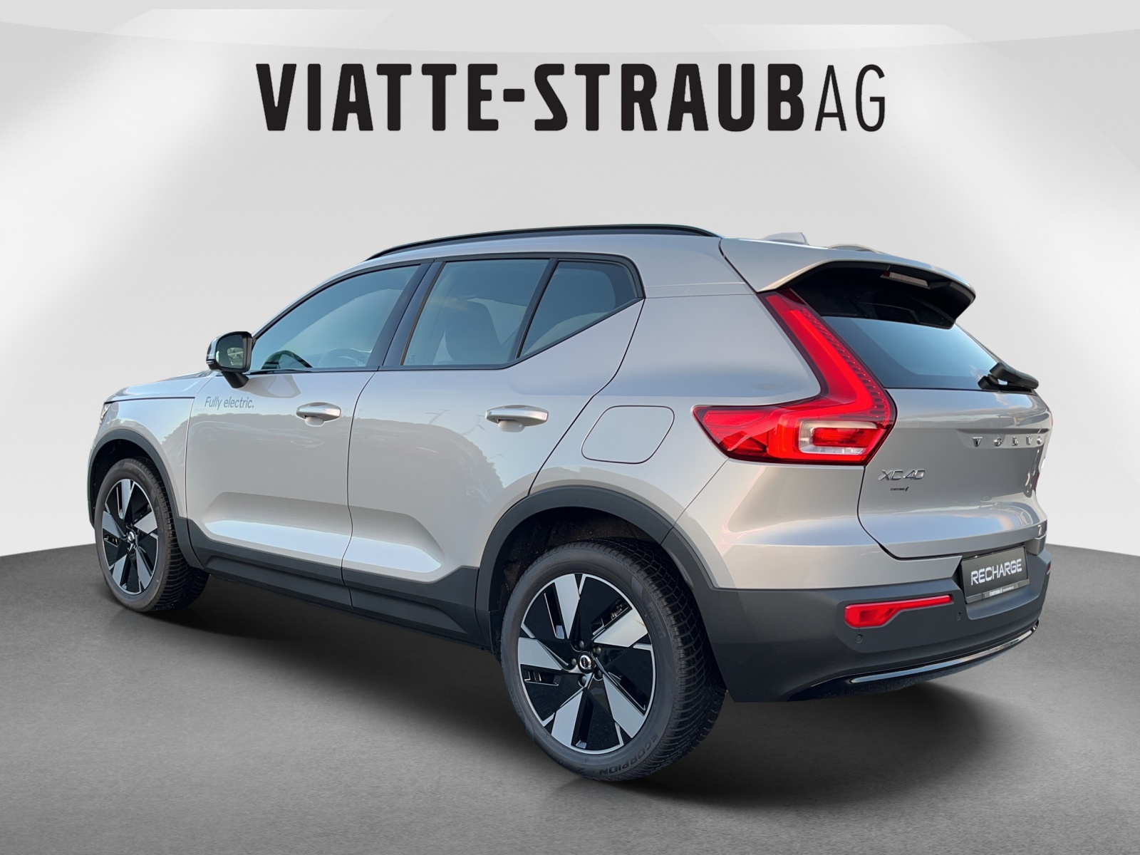VOLVO XC40 E80 Plus-showroom-element-2