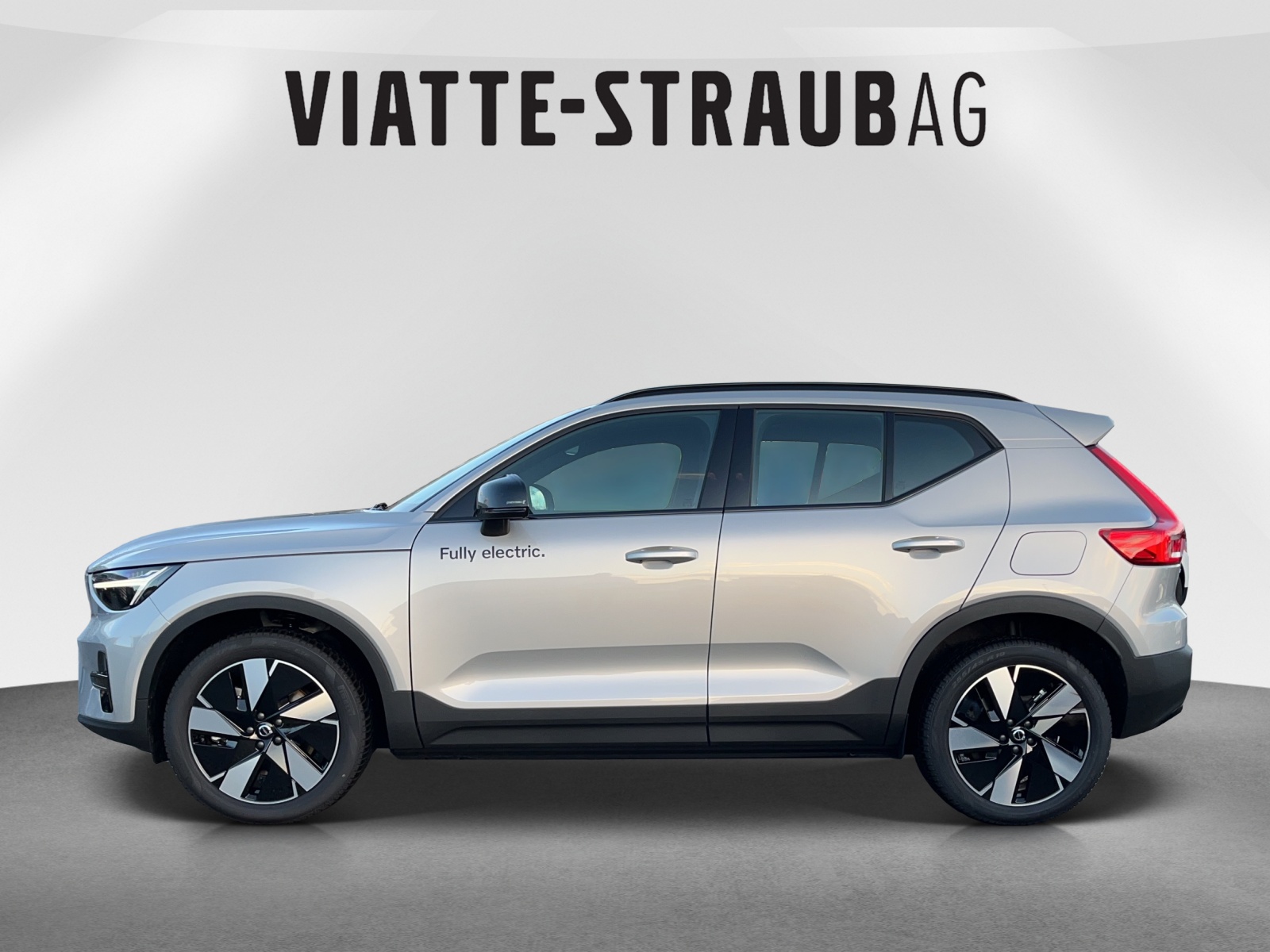 VOLVO XC40 E80 Plus-showroom-element-1