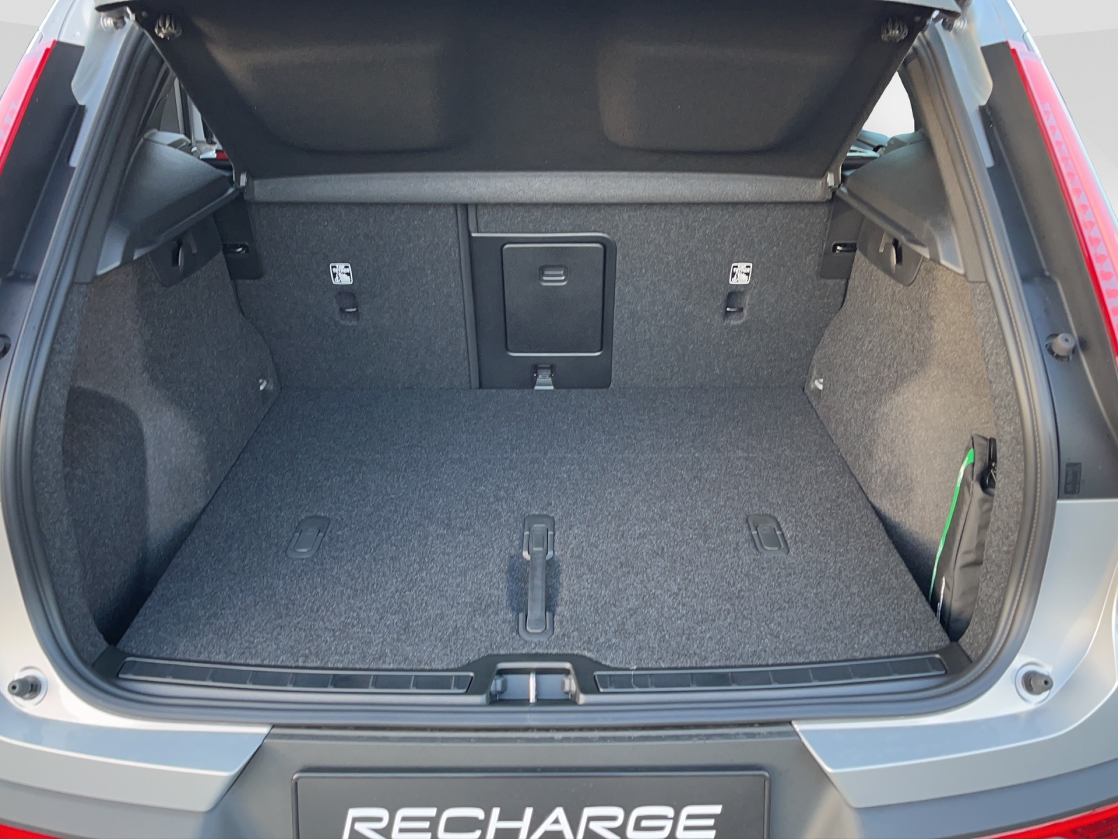 VOLVO XC40 E80 Plus-image-14