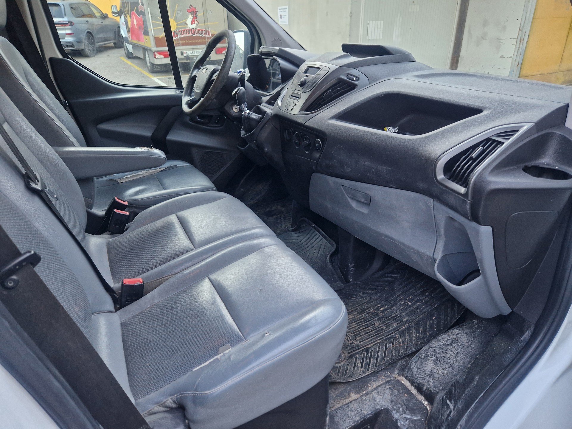 FORD Transit Custom Van 250 L1H1 Ambiente-image-12