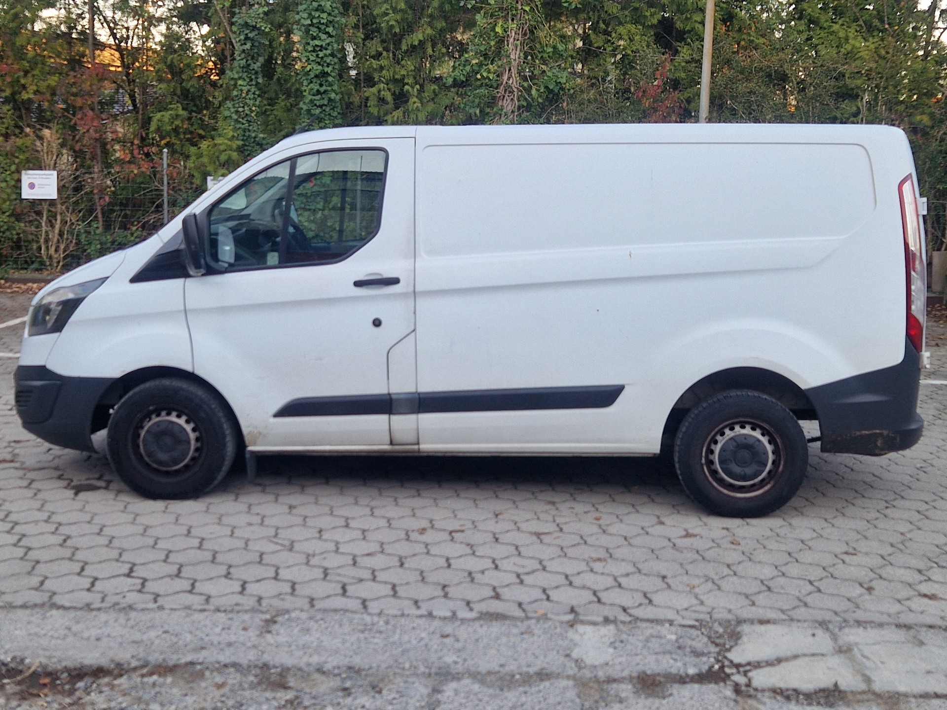 FORD Transit Custom Van 250 L1H1 Ambiente-image-8