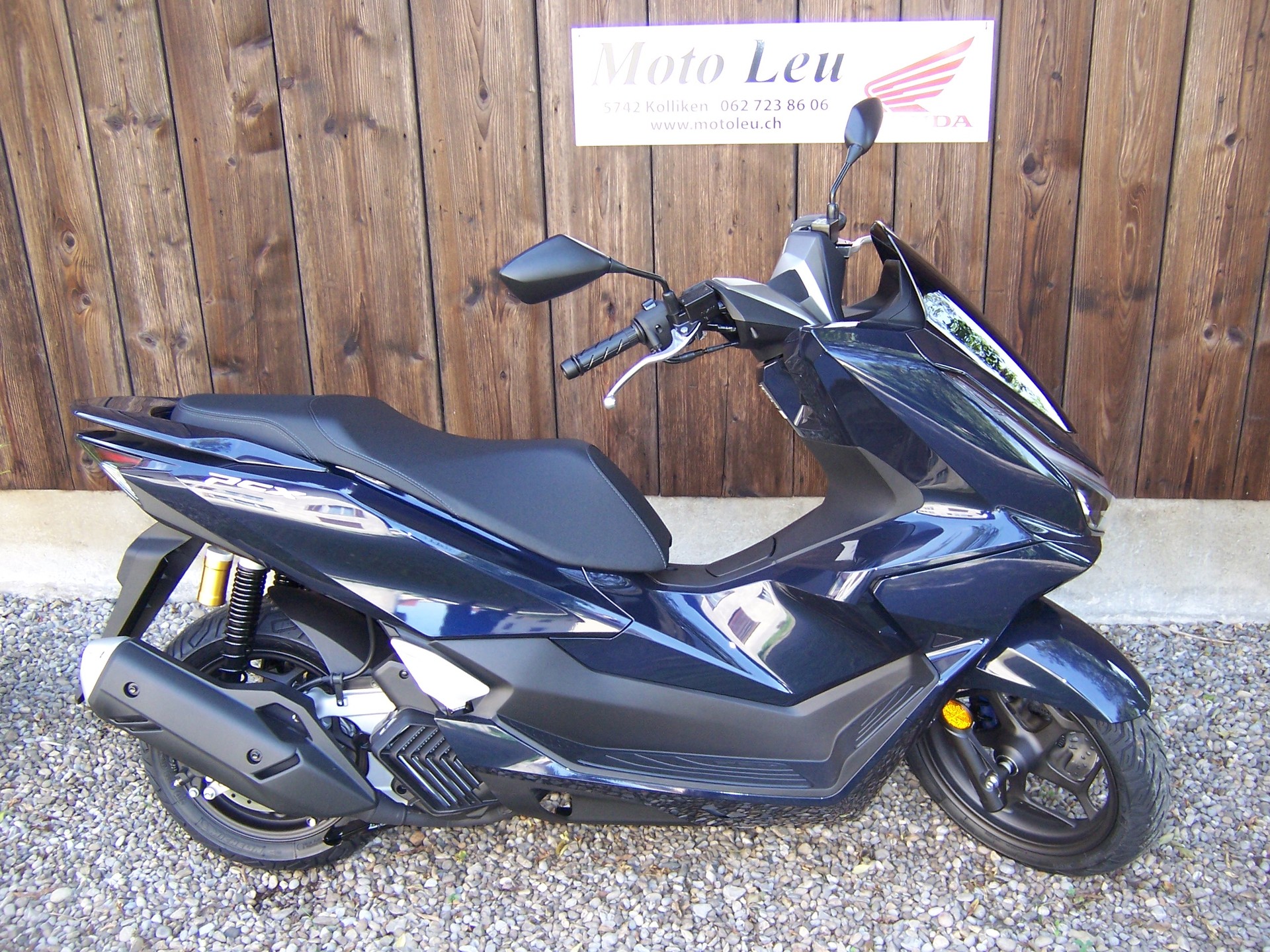 HONDA PCX 125 DX TFT. connectivity-showroom-element-1