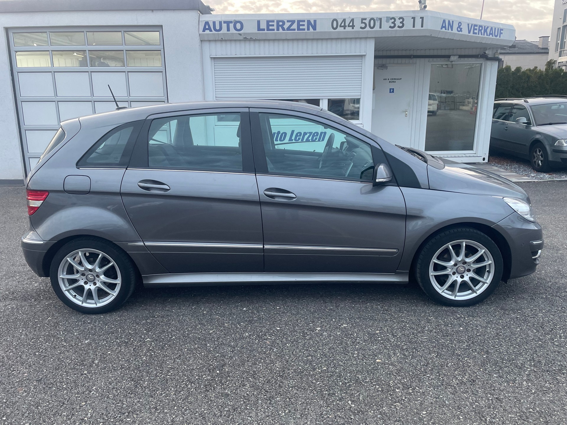 MERCEDES-BENZ B 180 Selection Autotronic-image-3