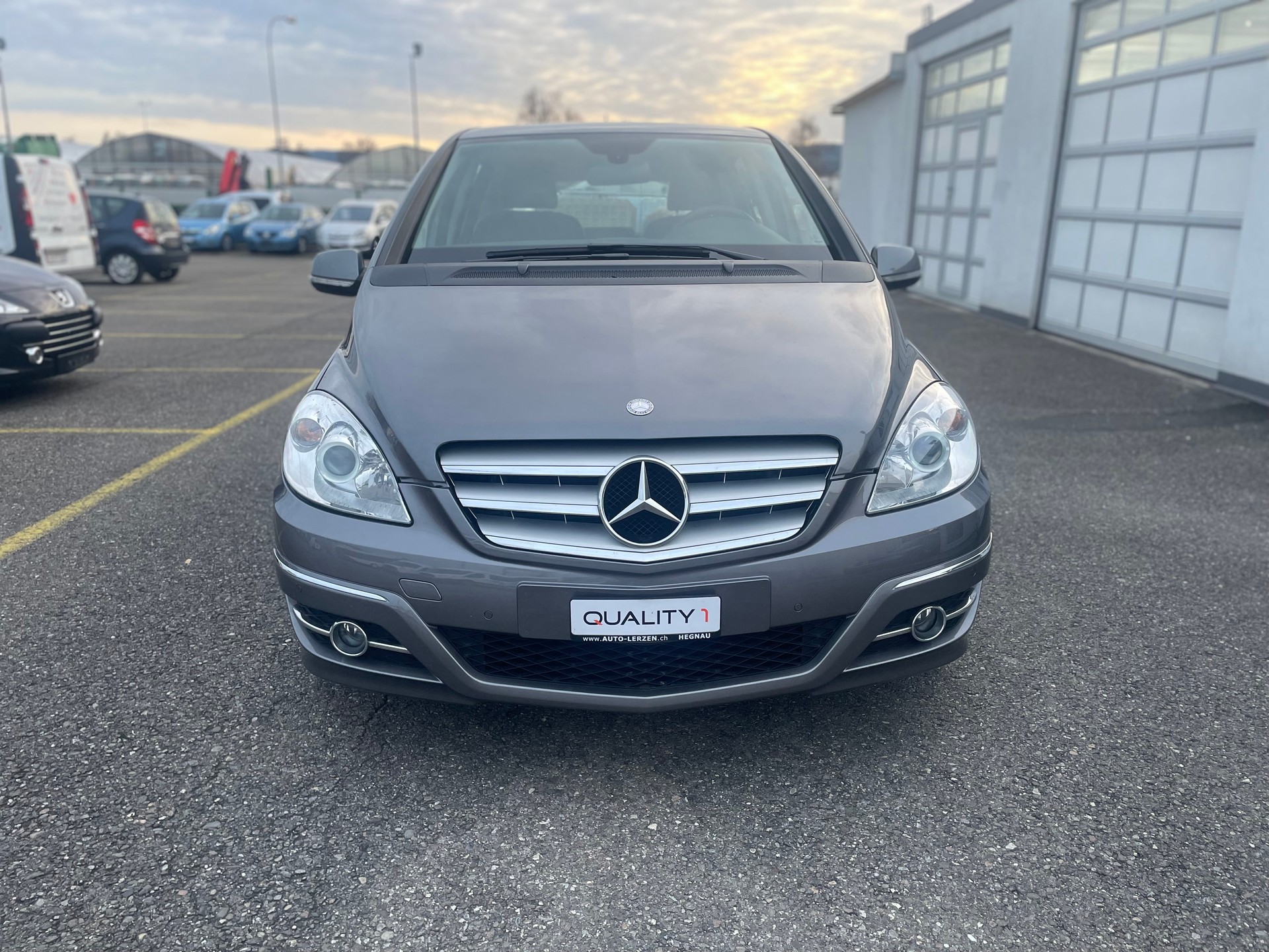 MERCEDES-BENZ B 180 Selection Autotronic-image-1