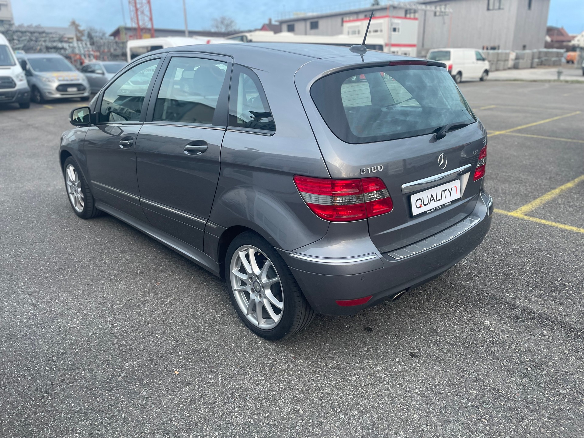 MERCEDES-BENZ B 180 Selection Autotronic-image-5