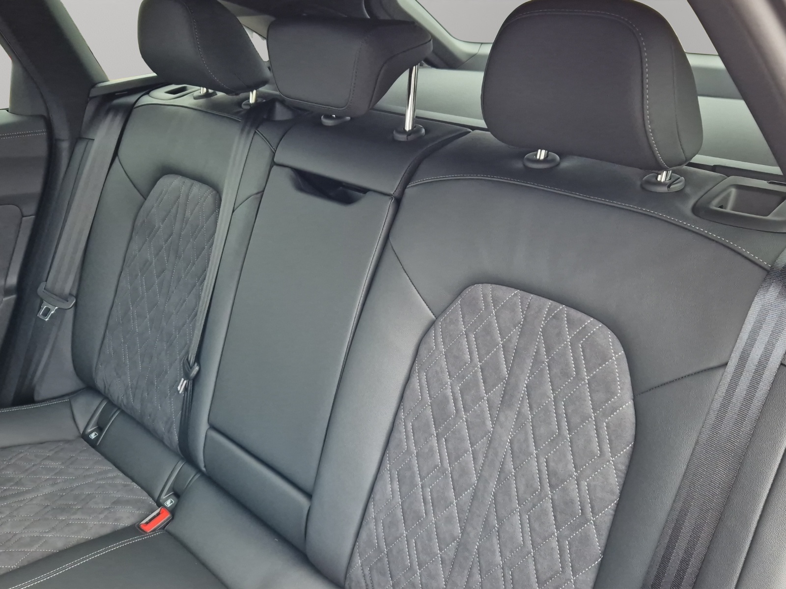 AUDI A5 Avant TDI quattro 150 kW Attraction S tronic-image-8