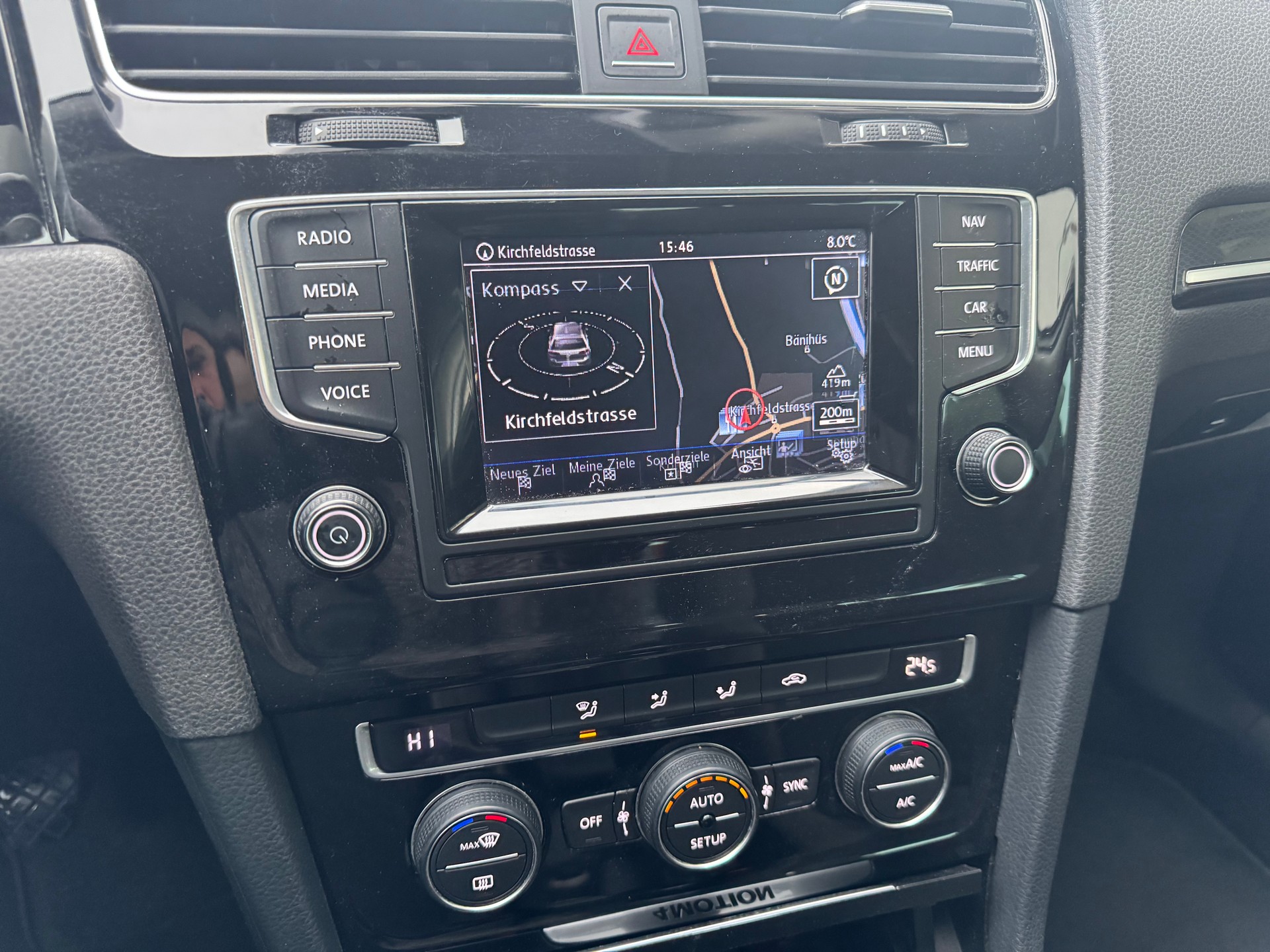 VW Golf 2.0 TDI Comfortline 4Motion-image-10