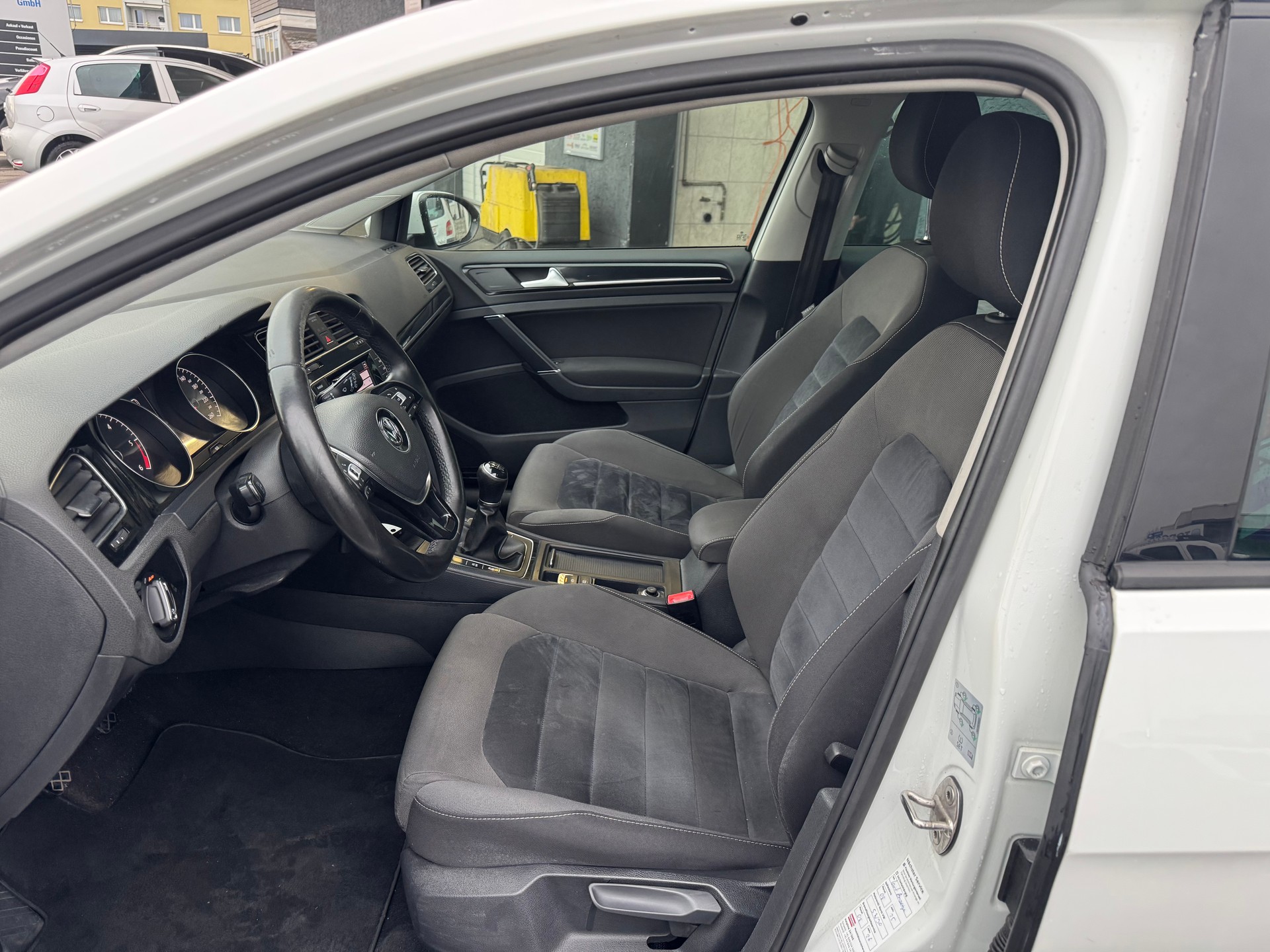 VW Golf 2.0 TDI Comfortline 4Motion-image-8