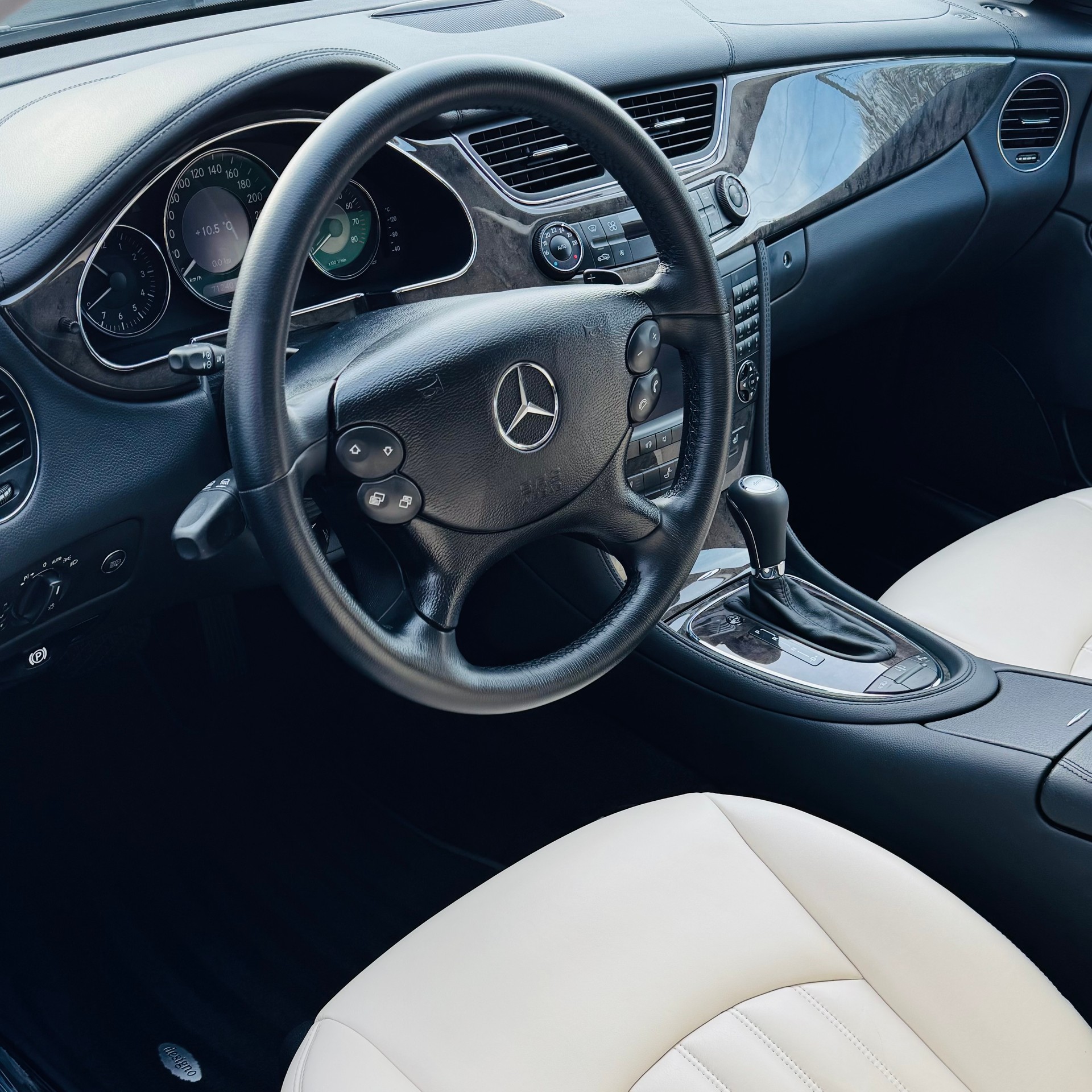 MERCEDES-BENZ CLS 350 CGI 7G-Tronic DESIGNO-image-7