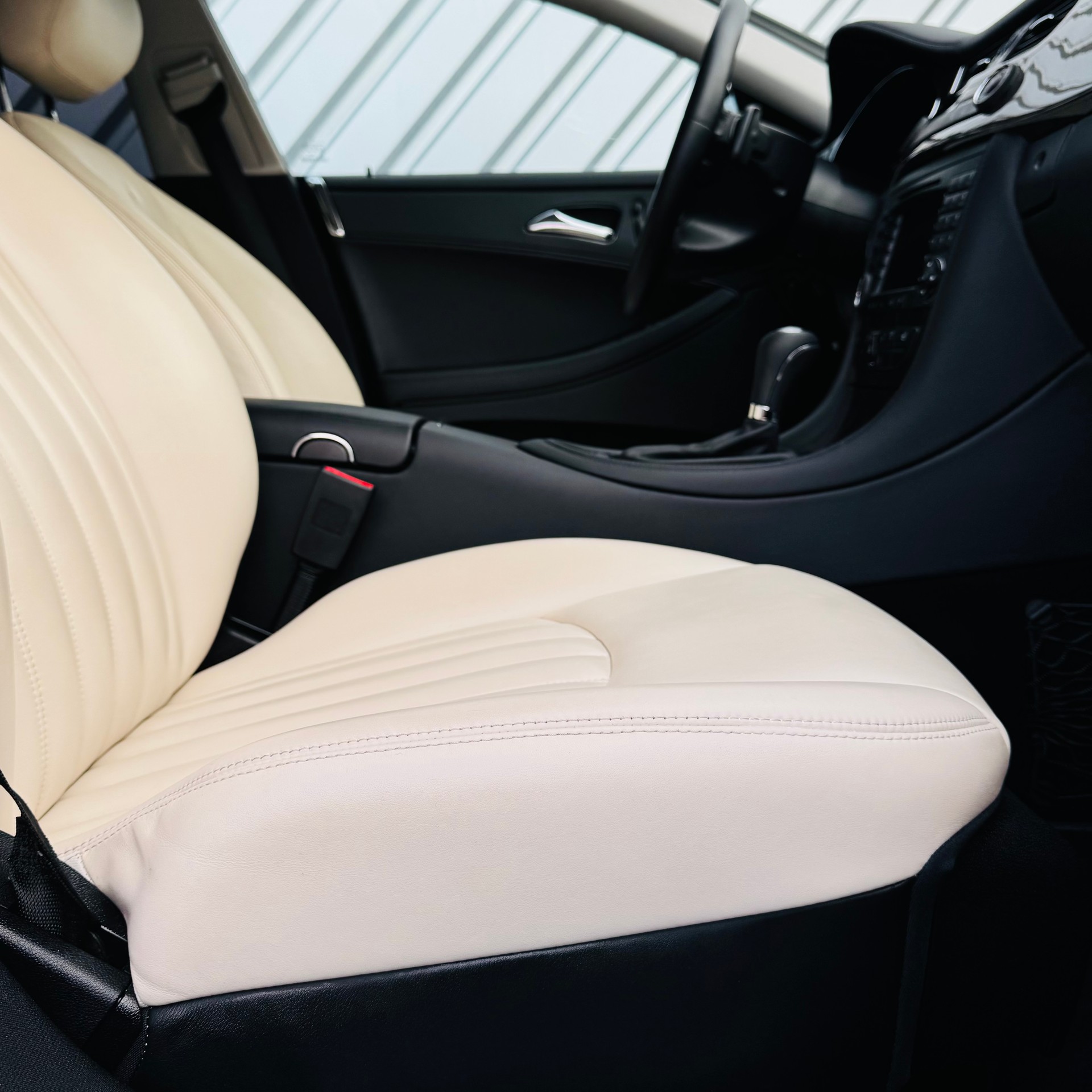 MERCEDES-BENZ CLS 350 CGI 7G-Tronic DESIGNO-image-27