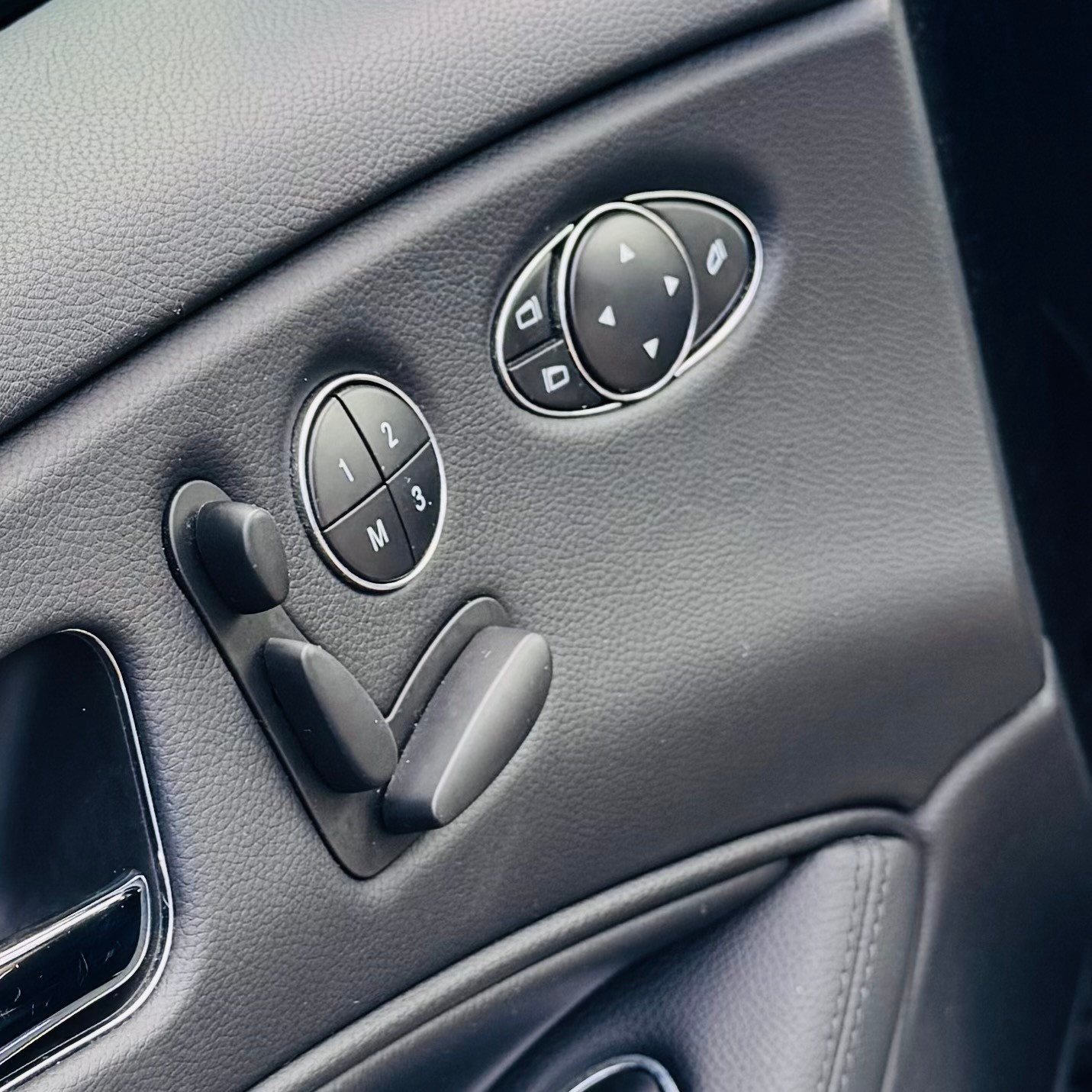 MERCEDES-BENZ CLS 350 CGI 7G-Tronic DESIGNO-image-8