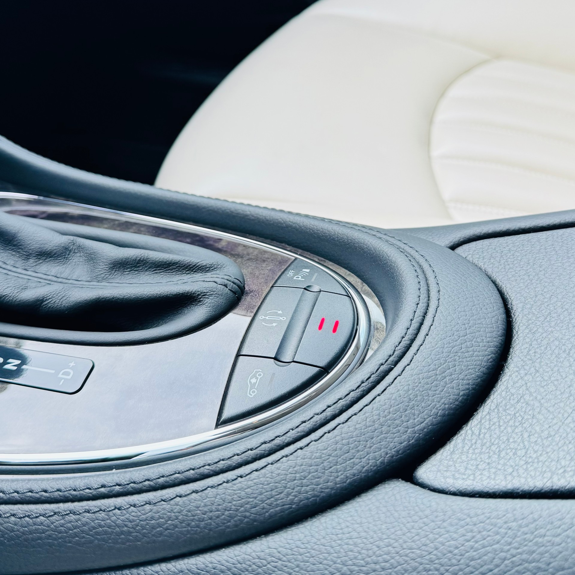 MERCEDES-BENZ CLS 350 CGI 7G-Tronic DESIGNO-image-14