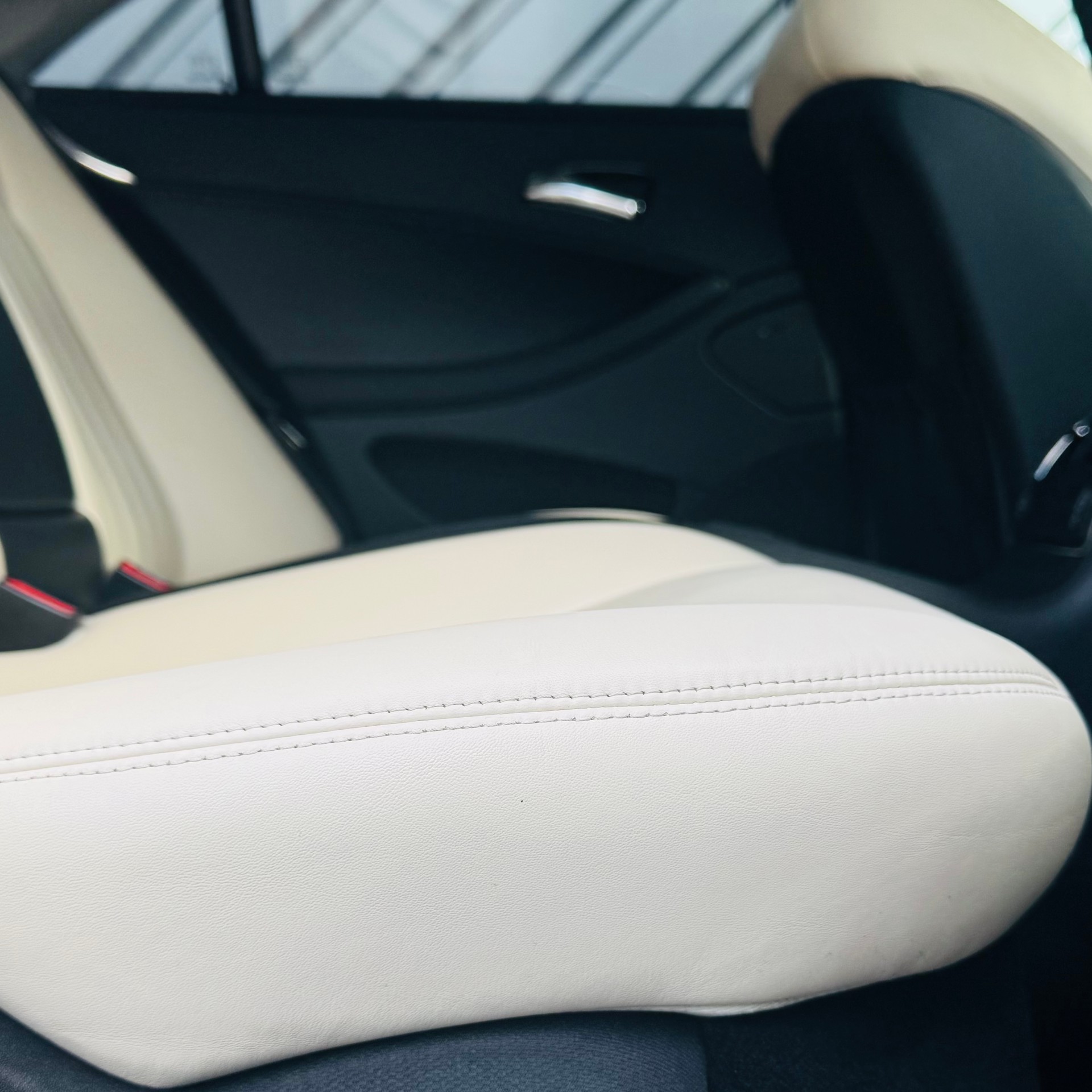 MERCEDES-BENZ CLS 350 CGI 7G-Tronic DESIGNO-image-22