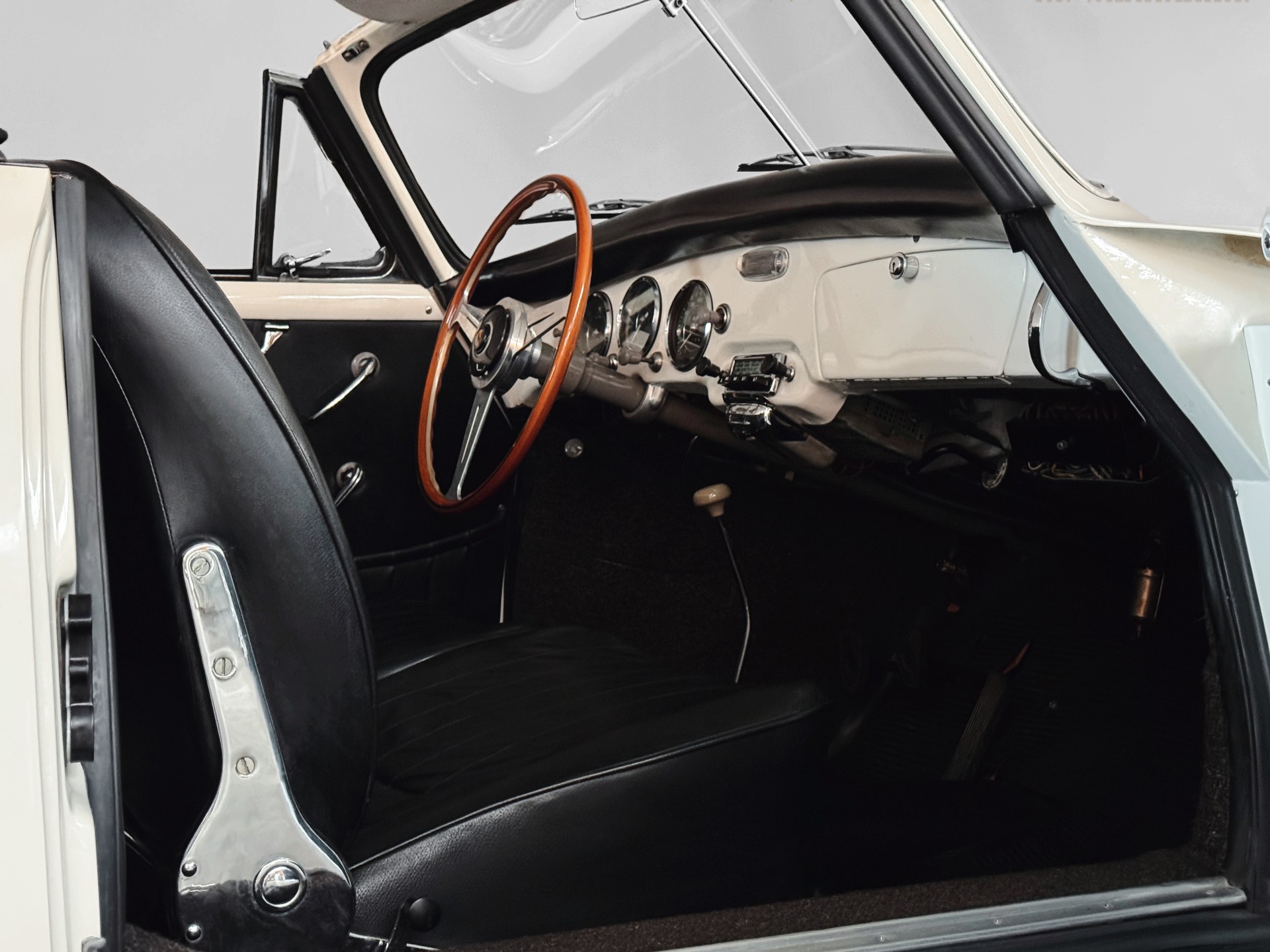 PORSCHE 356 A 1600 Cabriolet-image-20