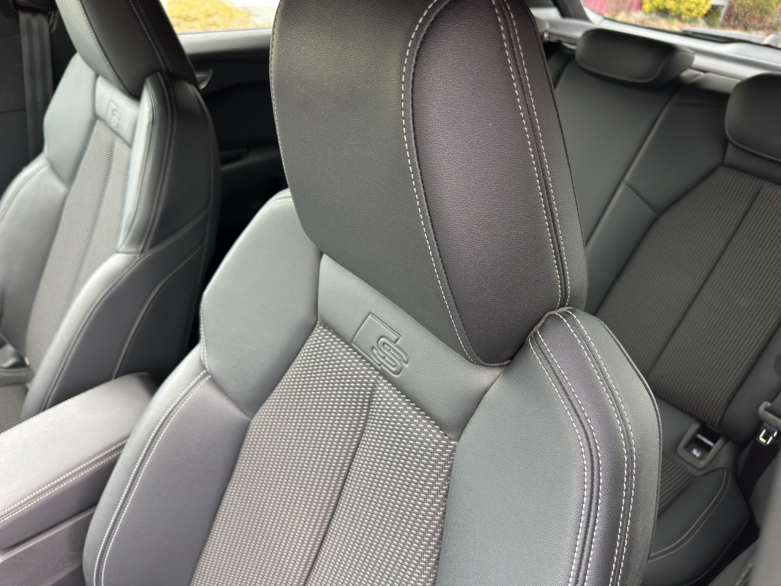AUDI Q4 e-tron 50 quattro-image-12