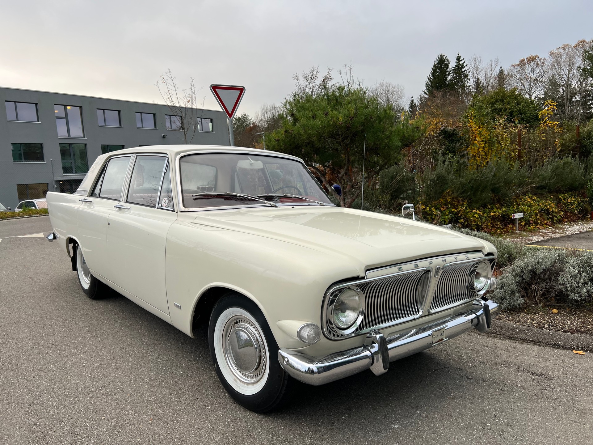 FORD ZEPHYR-showroom-element-1