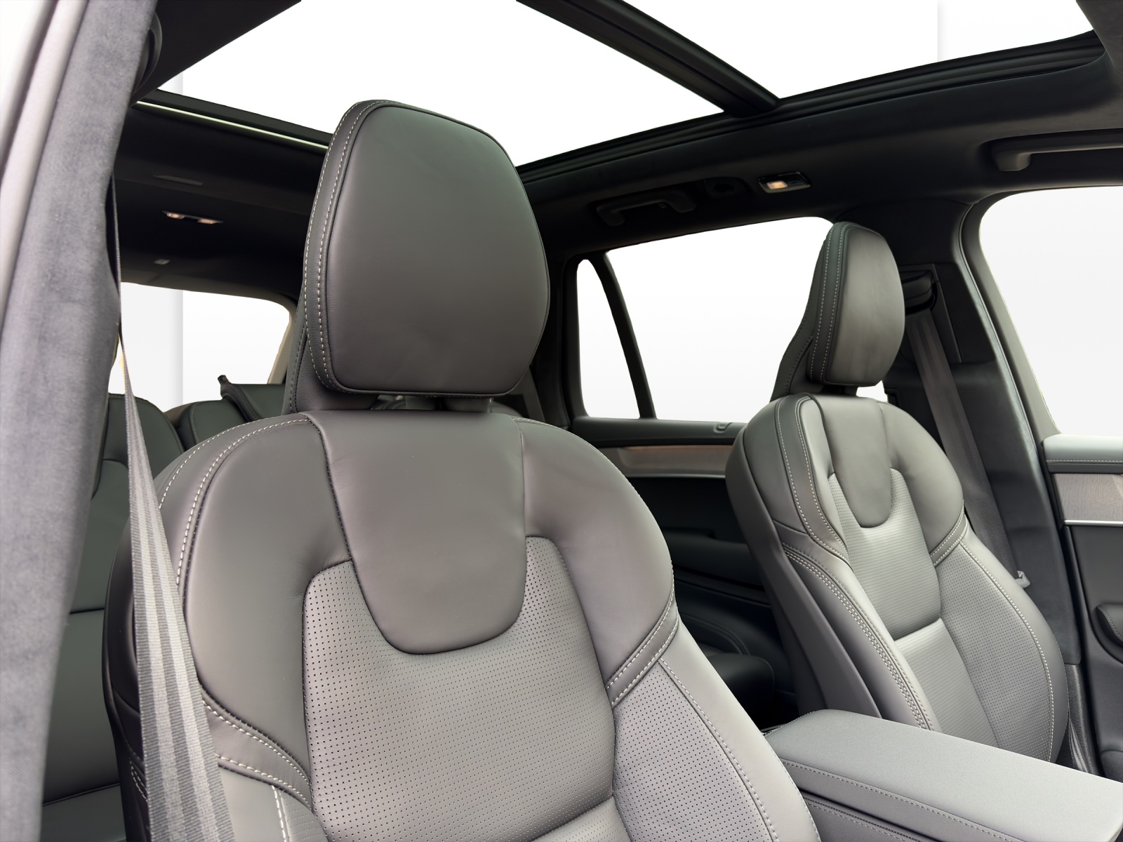 VOLVO XC90 2.0 T8 TE XCLUSIVE Edition Dark eAWD-image-17